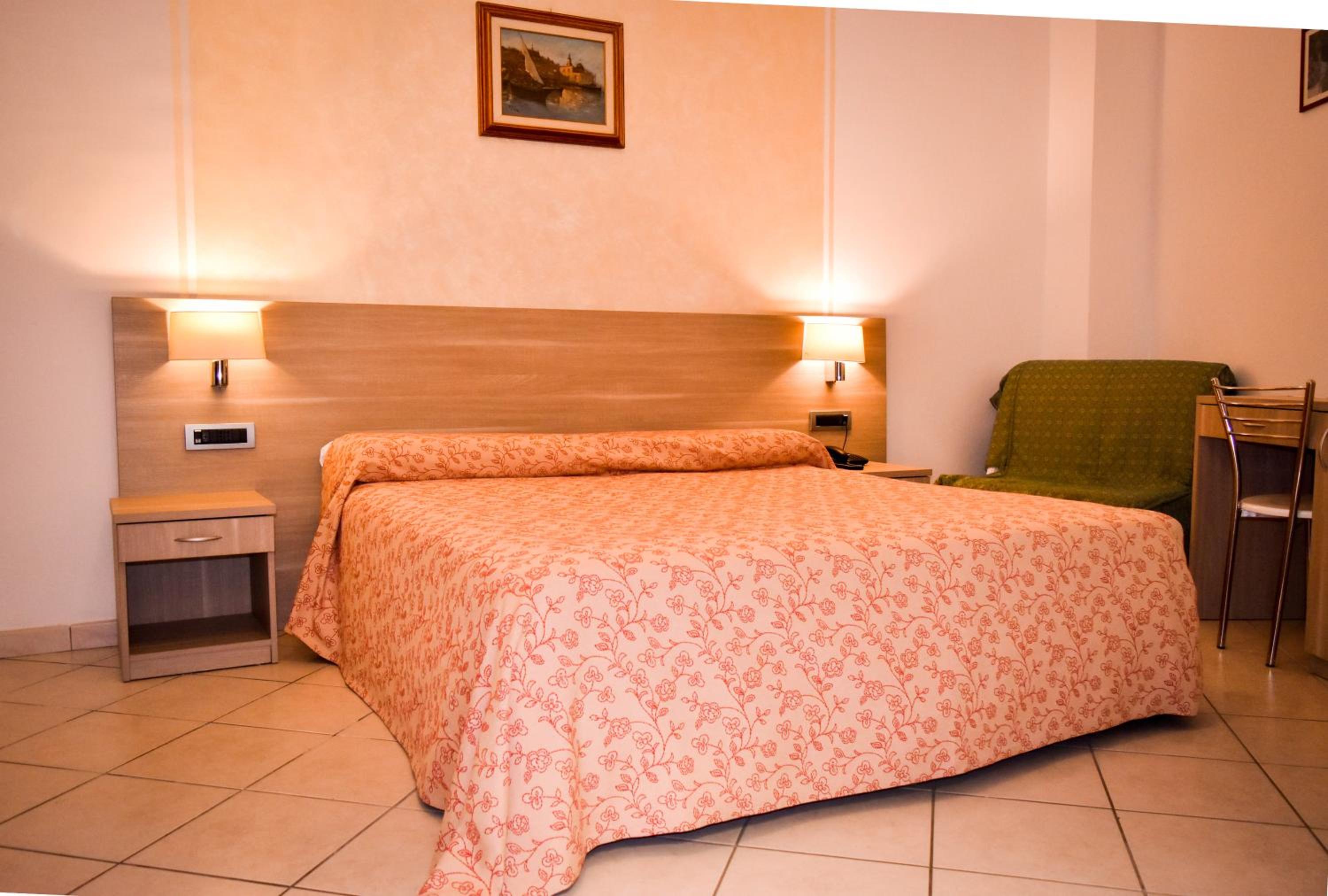Economy Double or Twin Room - Photo 8