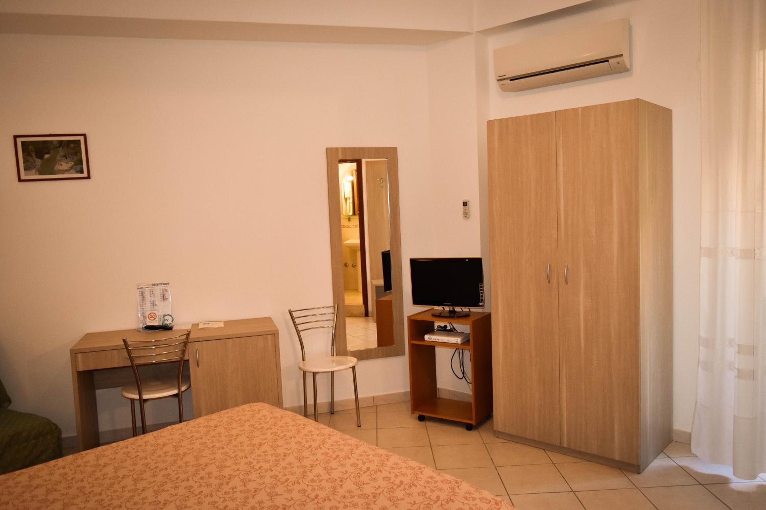 Economy Double or Twin Room - Photo 2