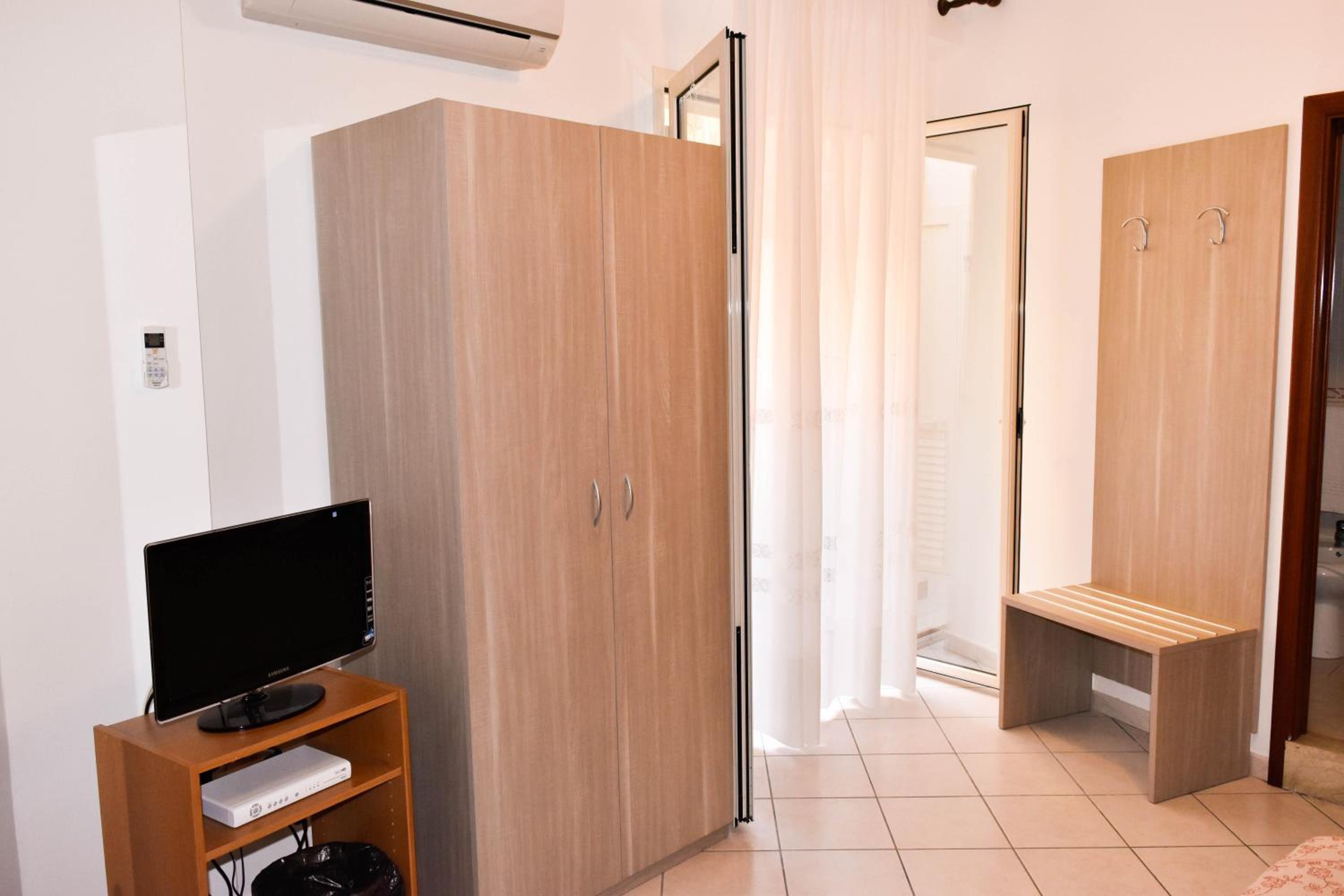Economy Double or Twin Room - Photo 6