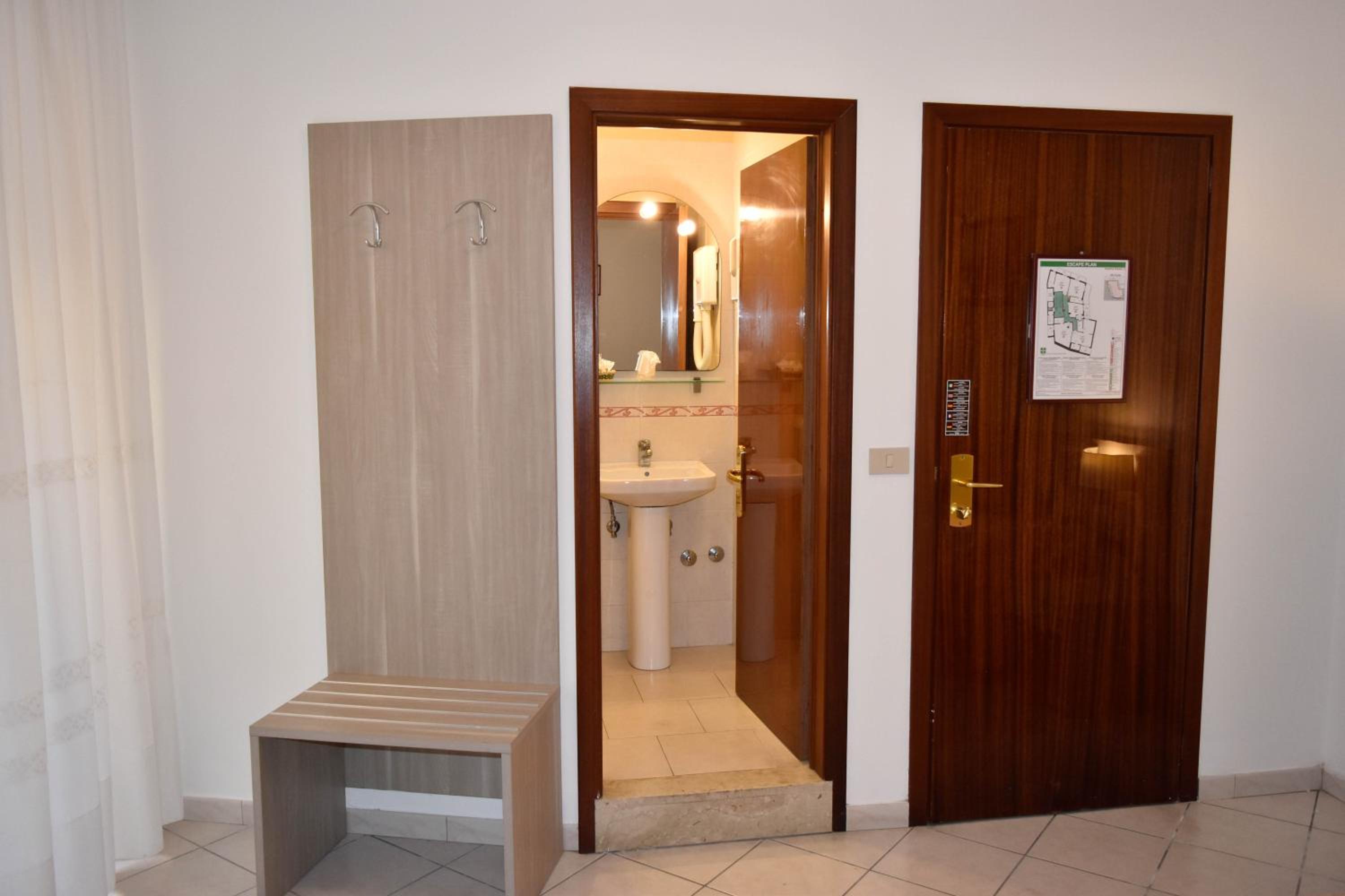 Economy Double or Twin Room - Photo 5