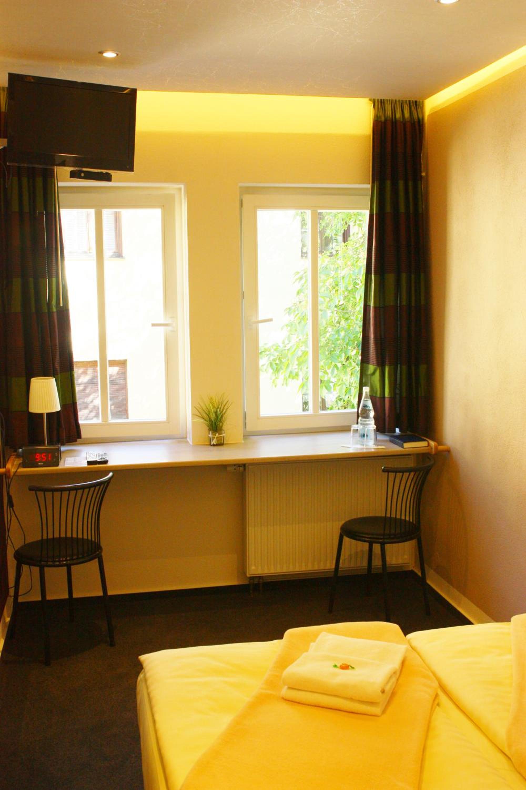Double Room - Photo 7