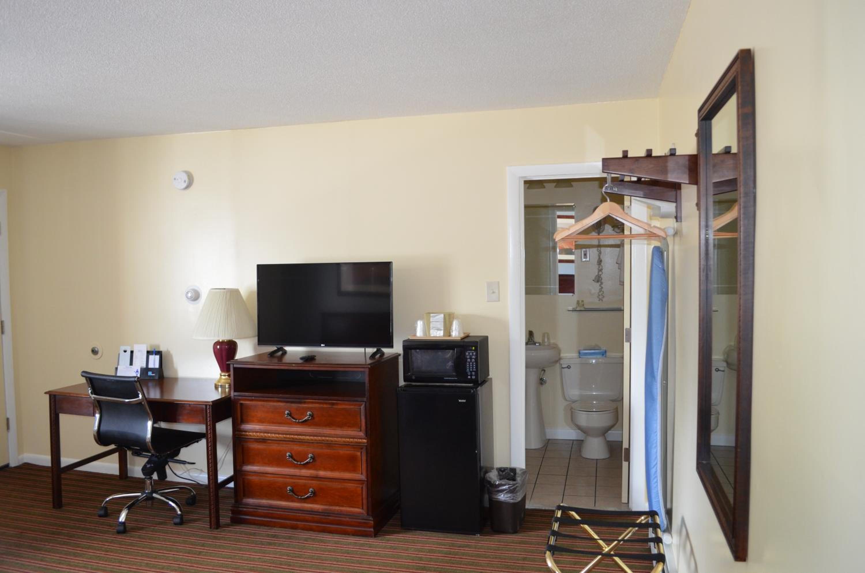 King Room - Non-Smoking photo 2
