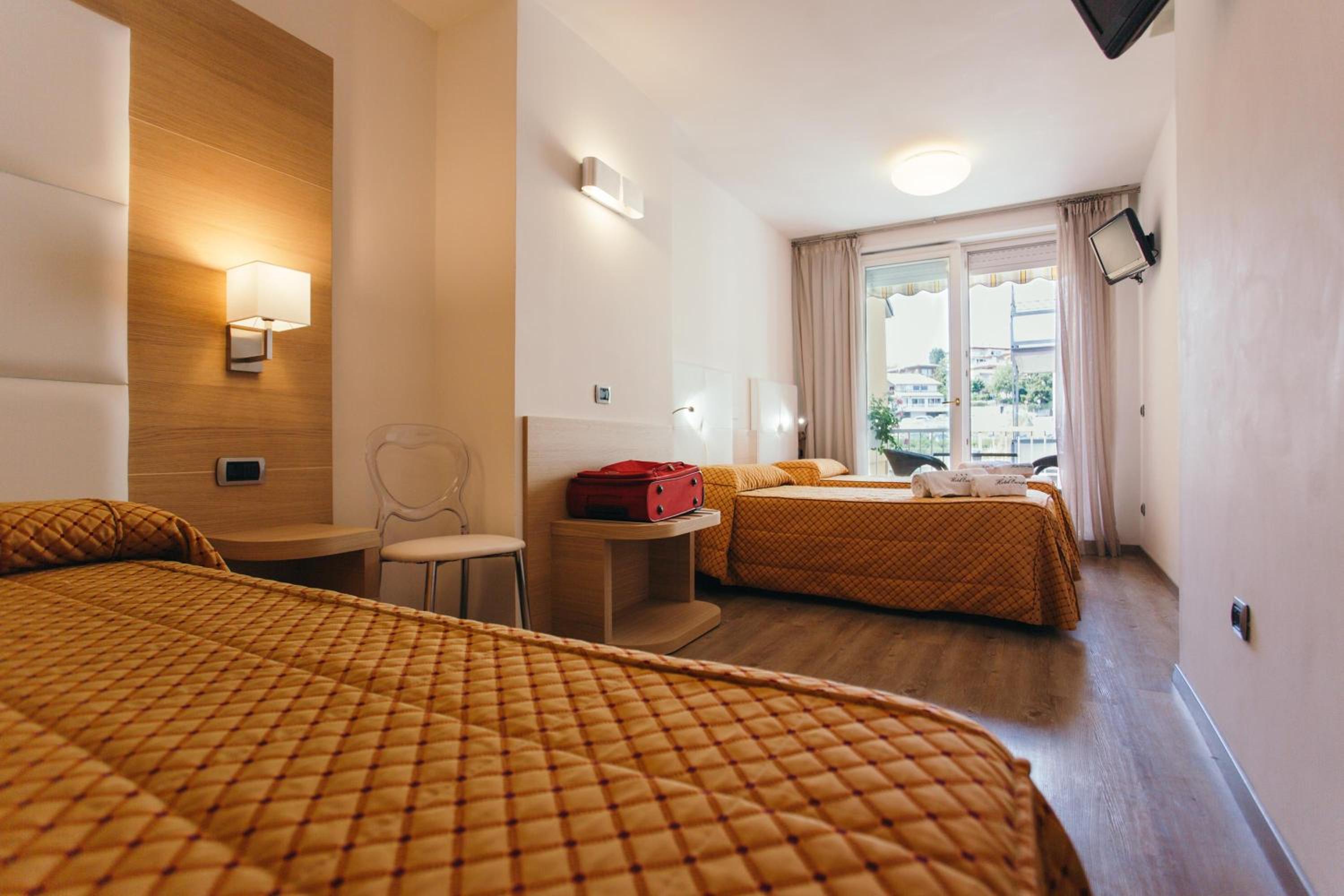 Quadruple Room - Photo 6
