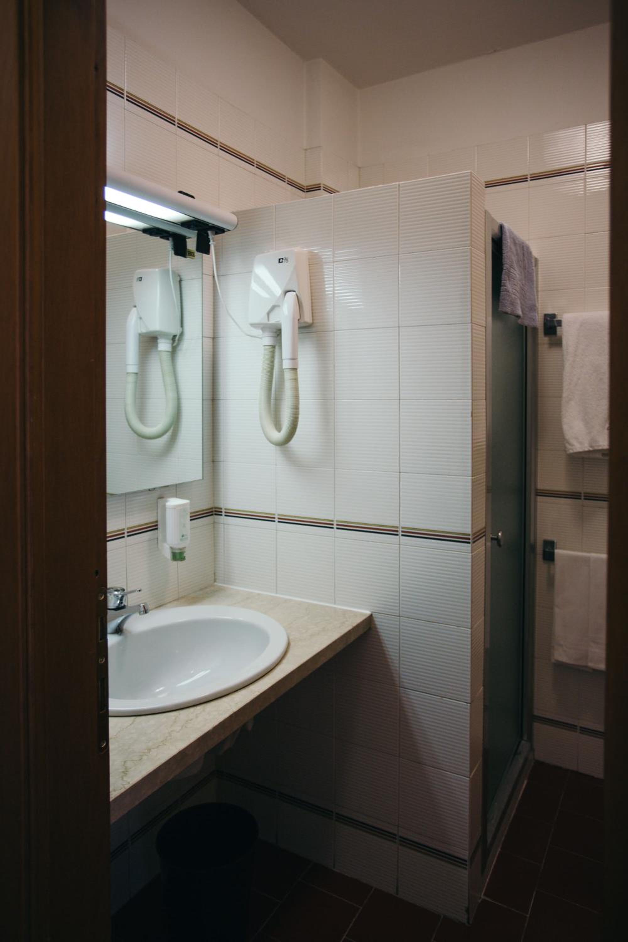 Double Room - Photo 13