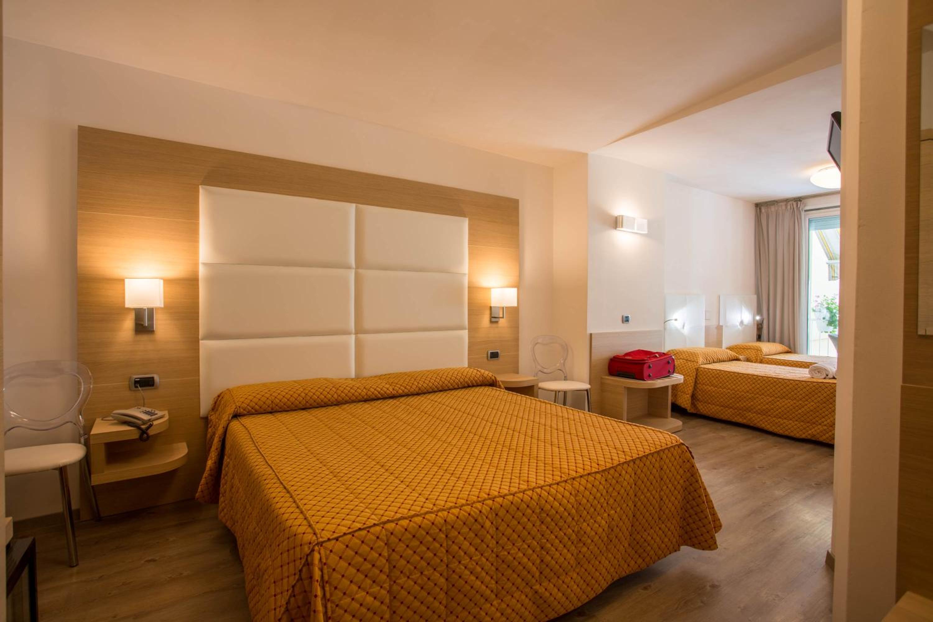 Quadruple Room - Photo 7