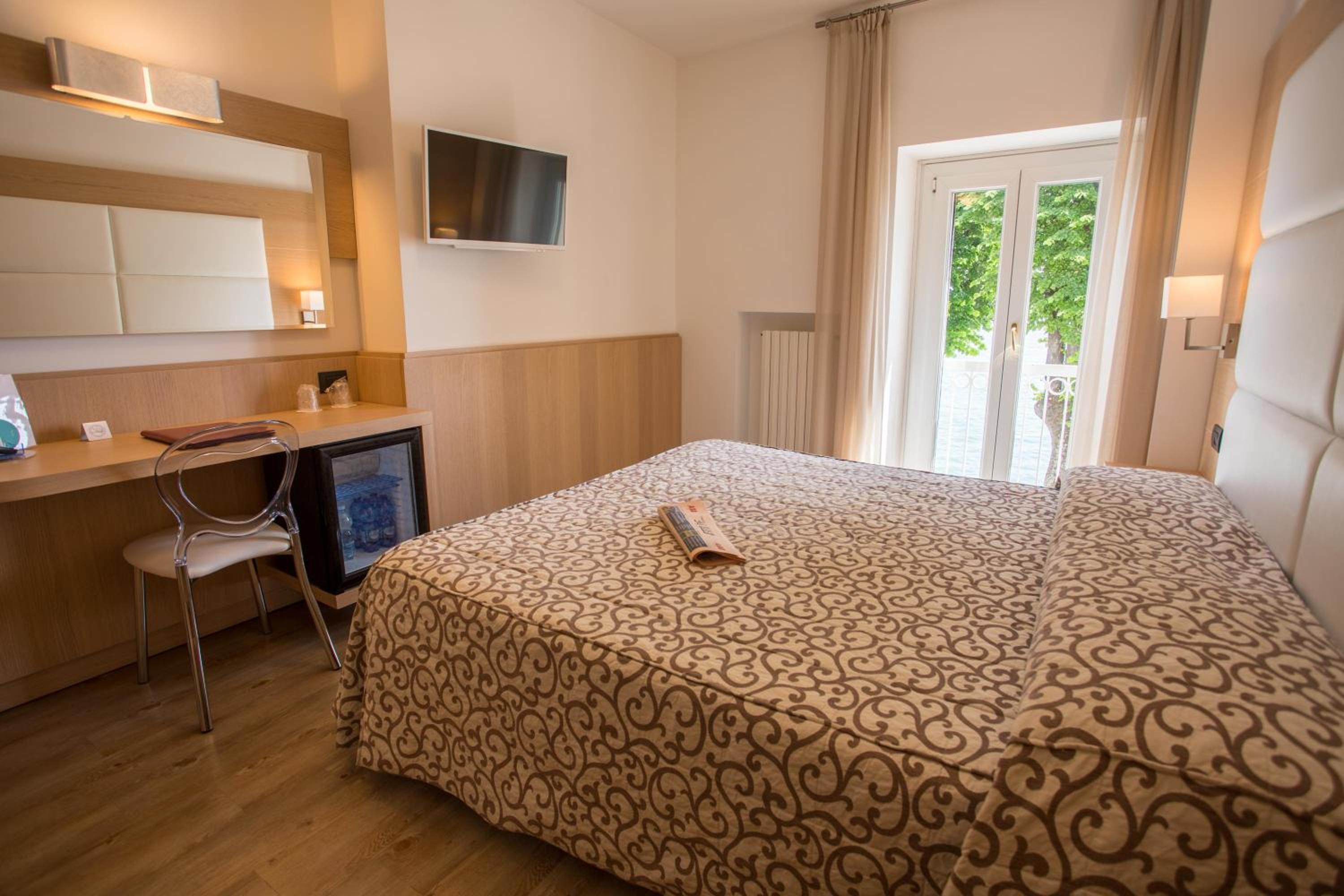 Comfort Double Room with Lake View - Photo 1