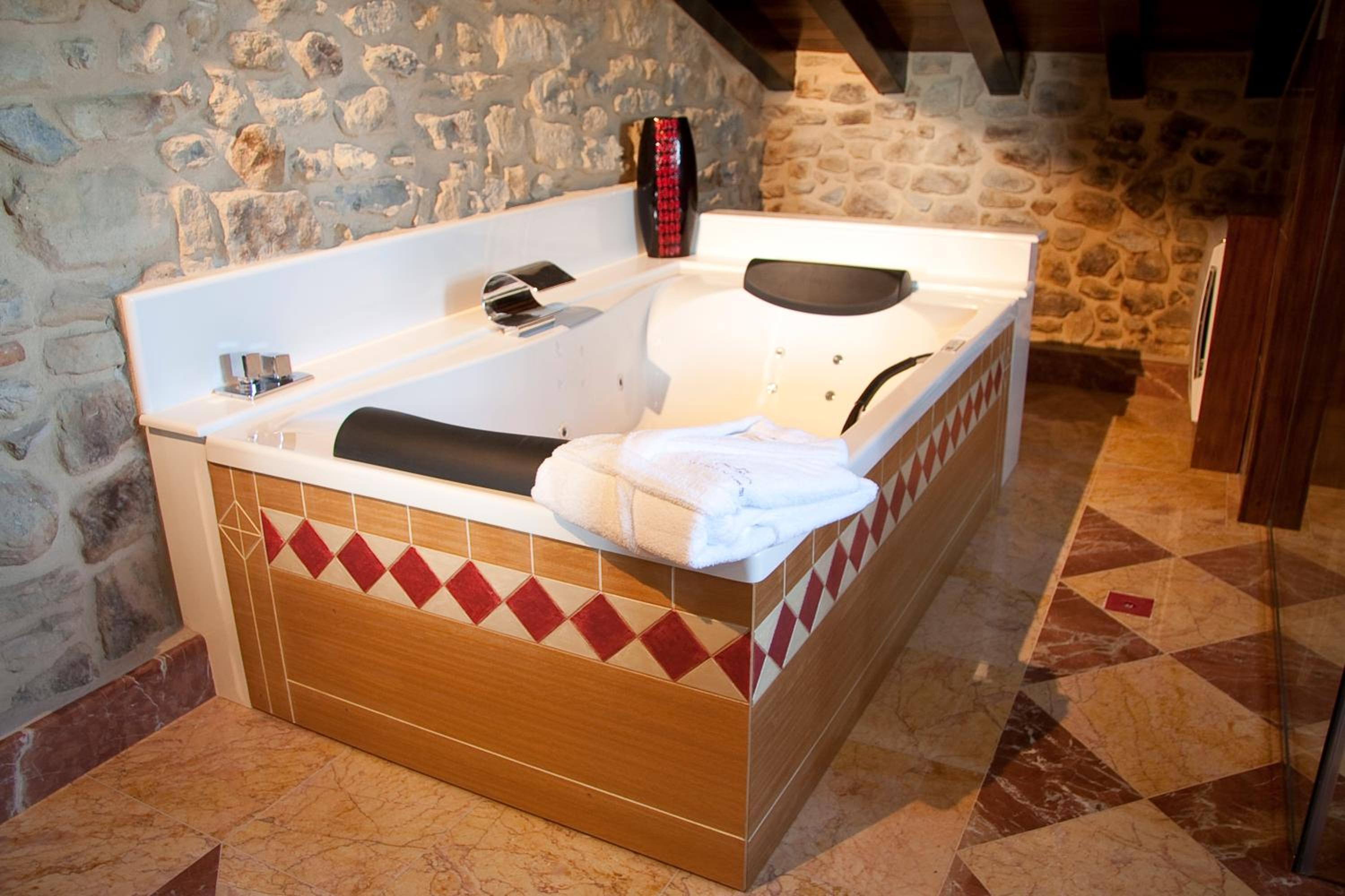Suite with Spa Access photo 3