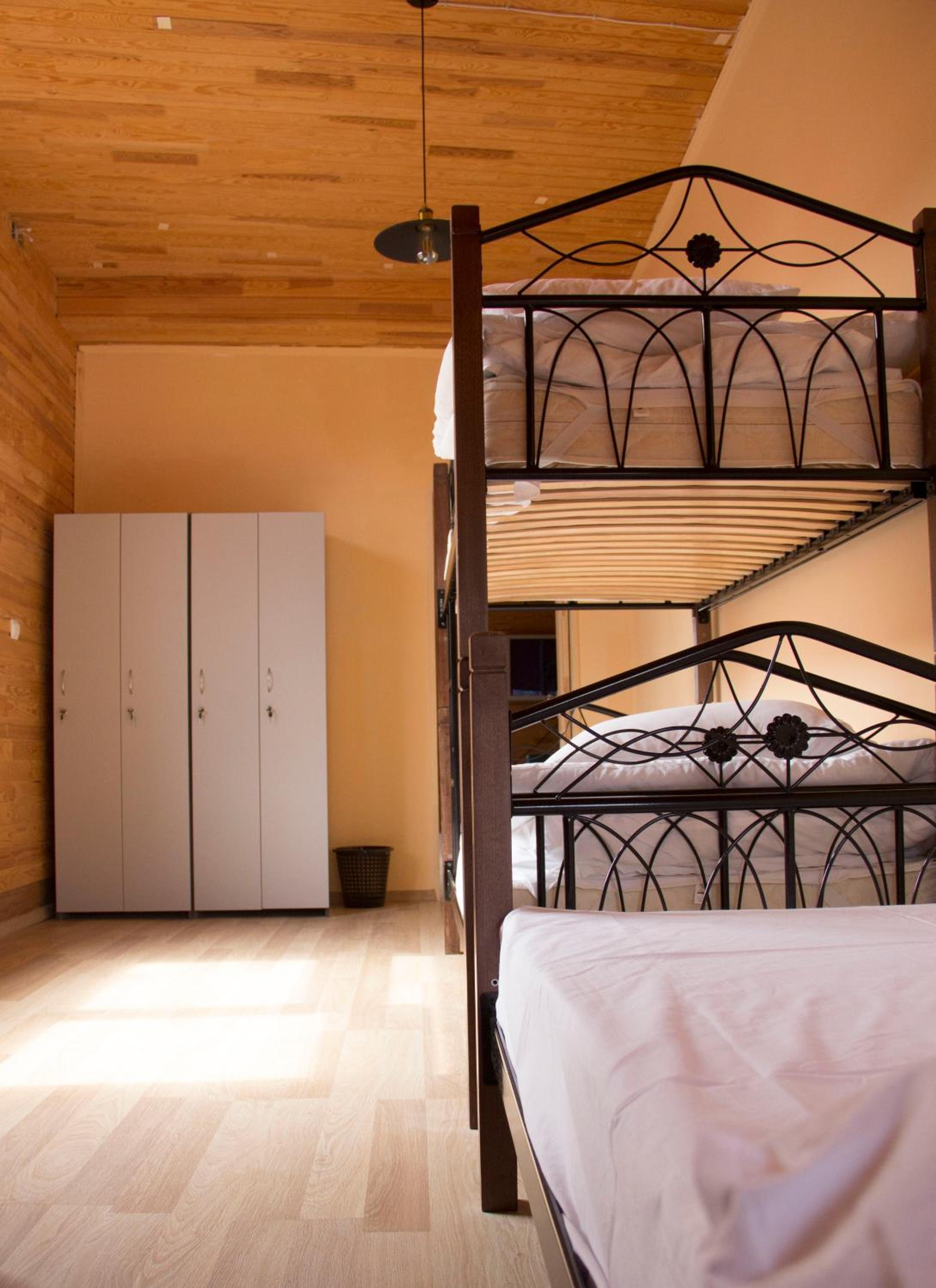 Economy Quadruple Room with Shared Bathroom photo 2