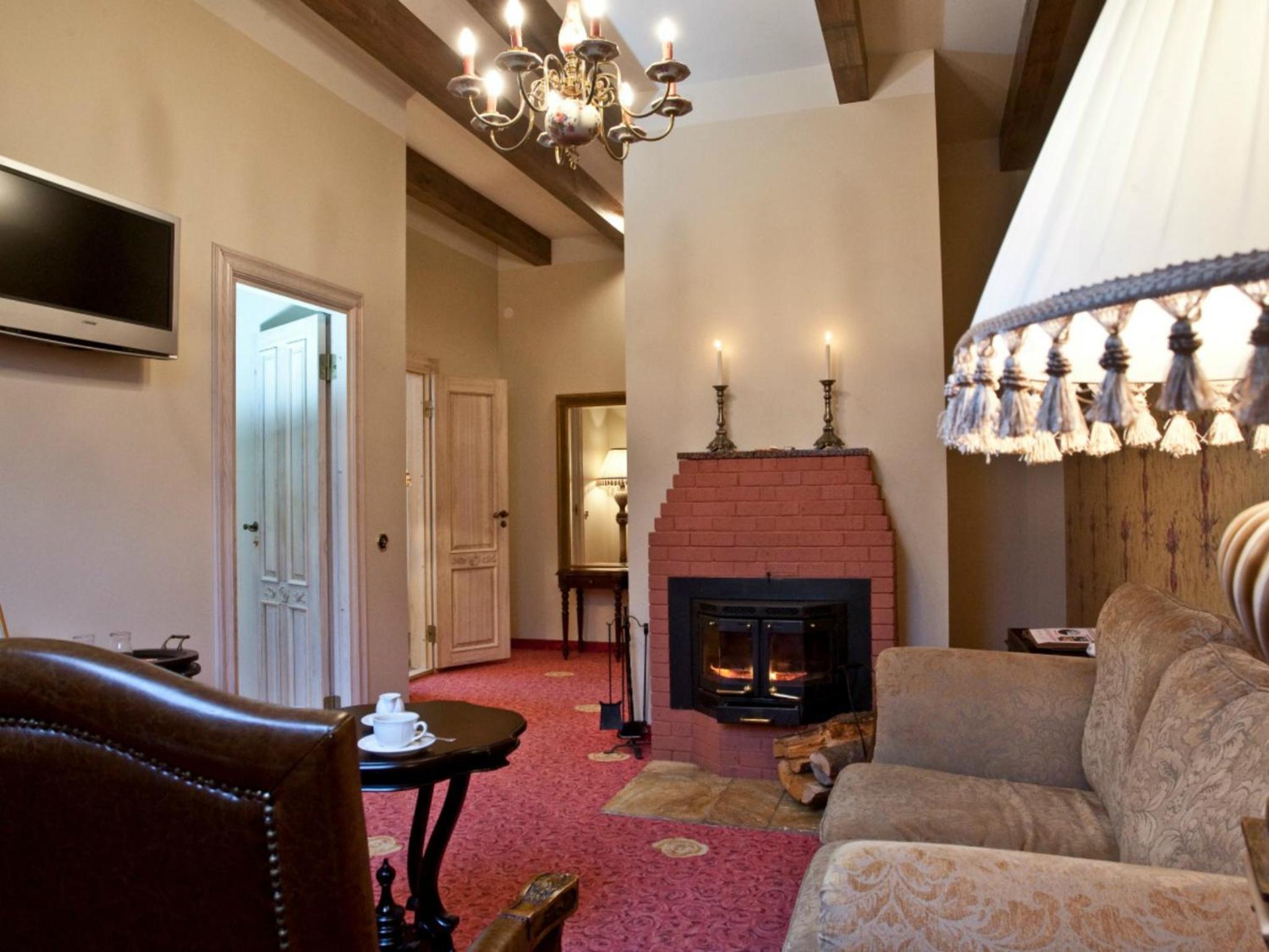 Suite with Fireplace and Spa Access - Photo 4