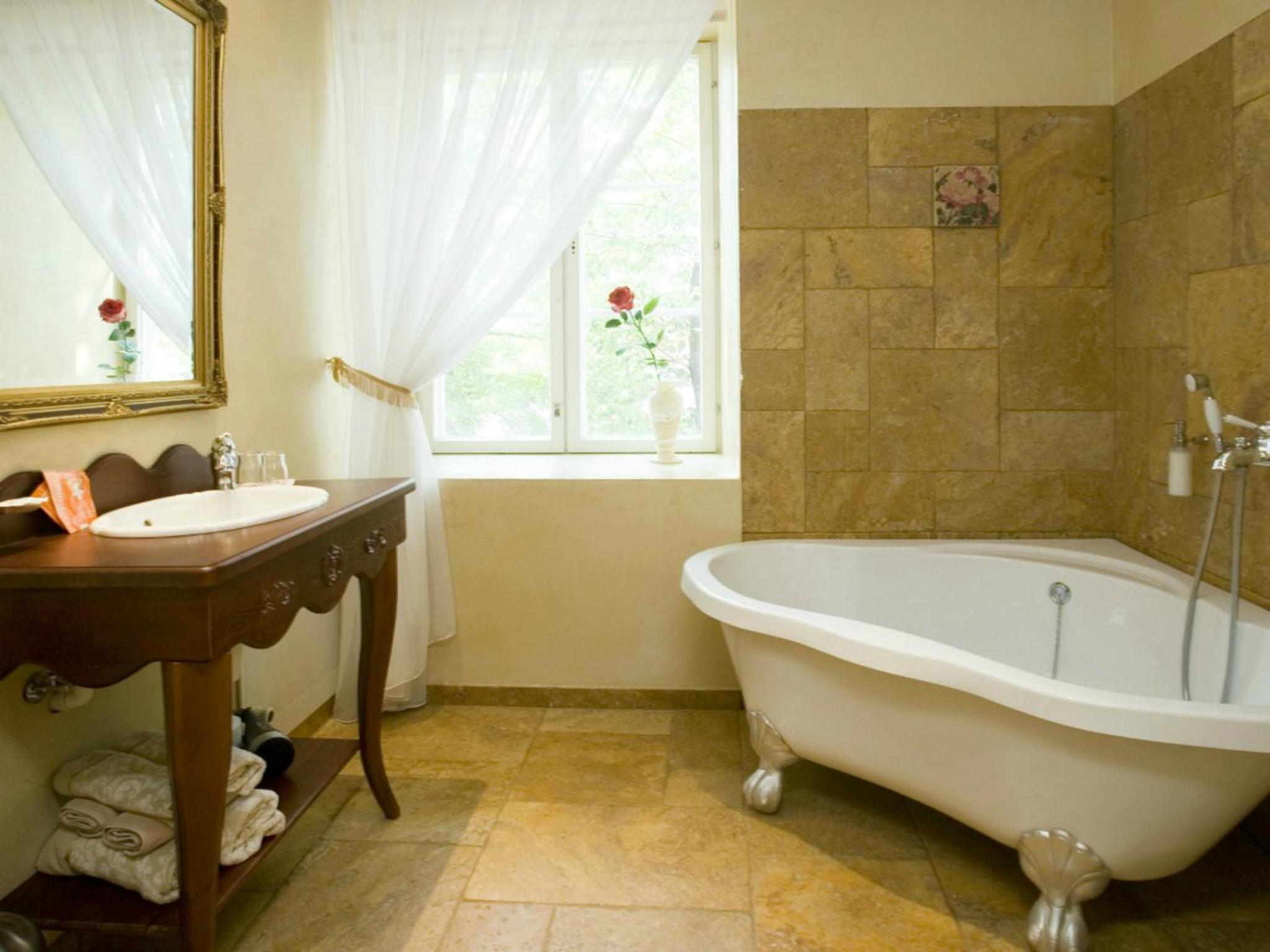 Suite with Fireplace and Spa Access - Photo 5