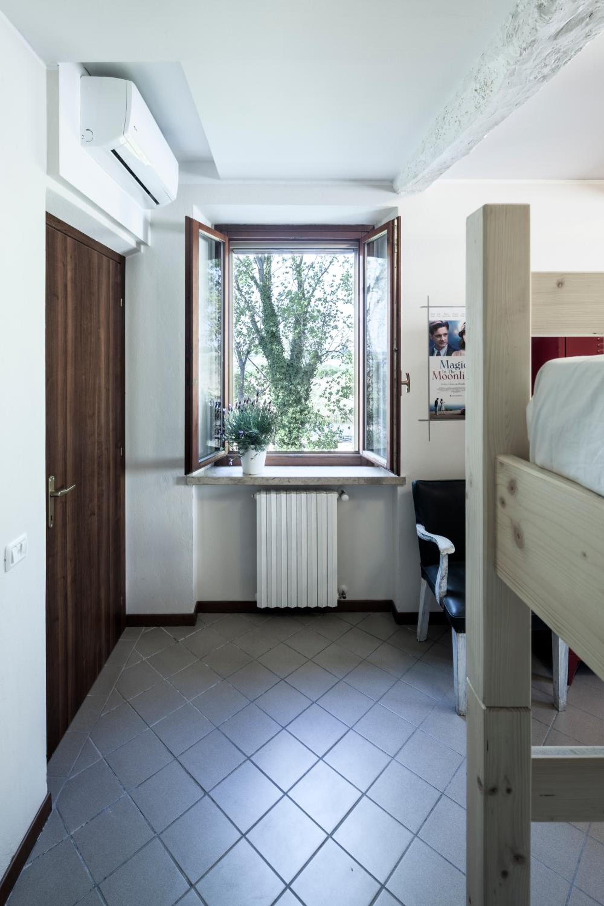 Large Double Room - Photo 1