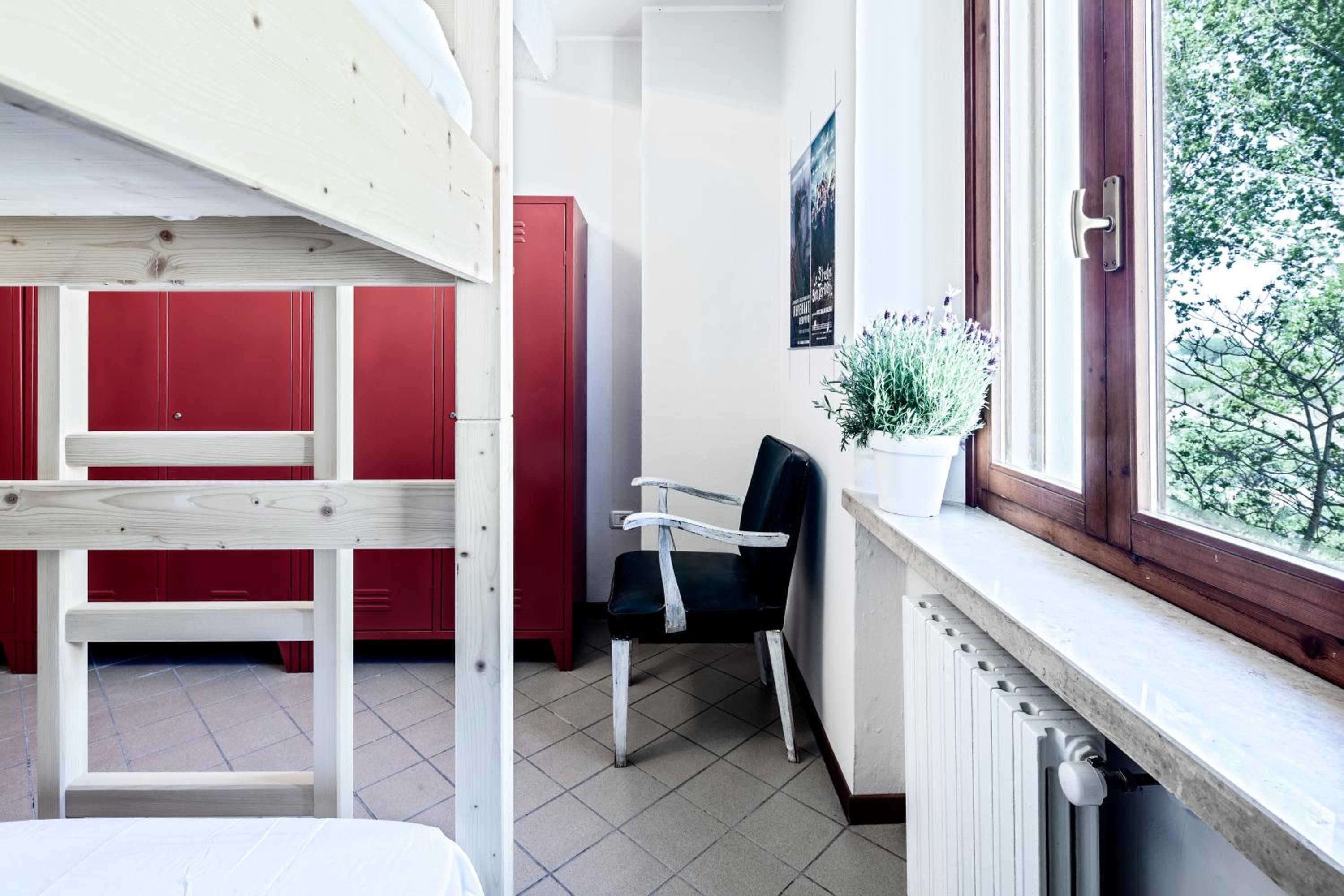 Large Double Room - Photo 6