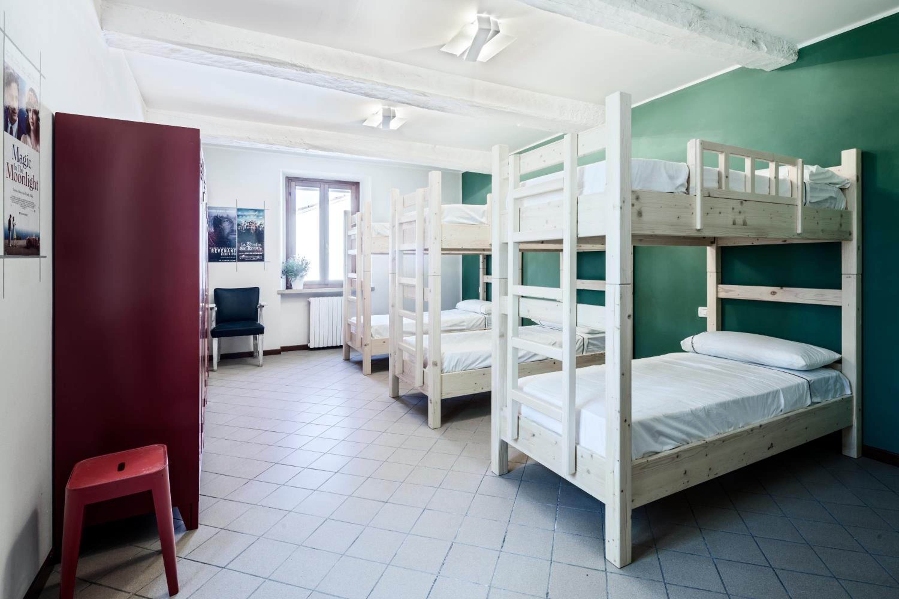 Large Double Room - Photo 3