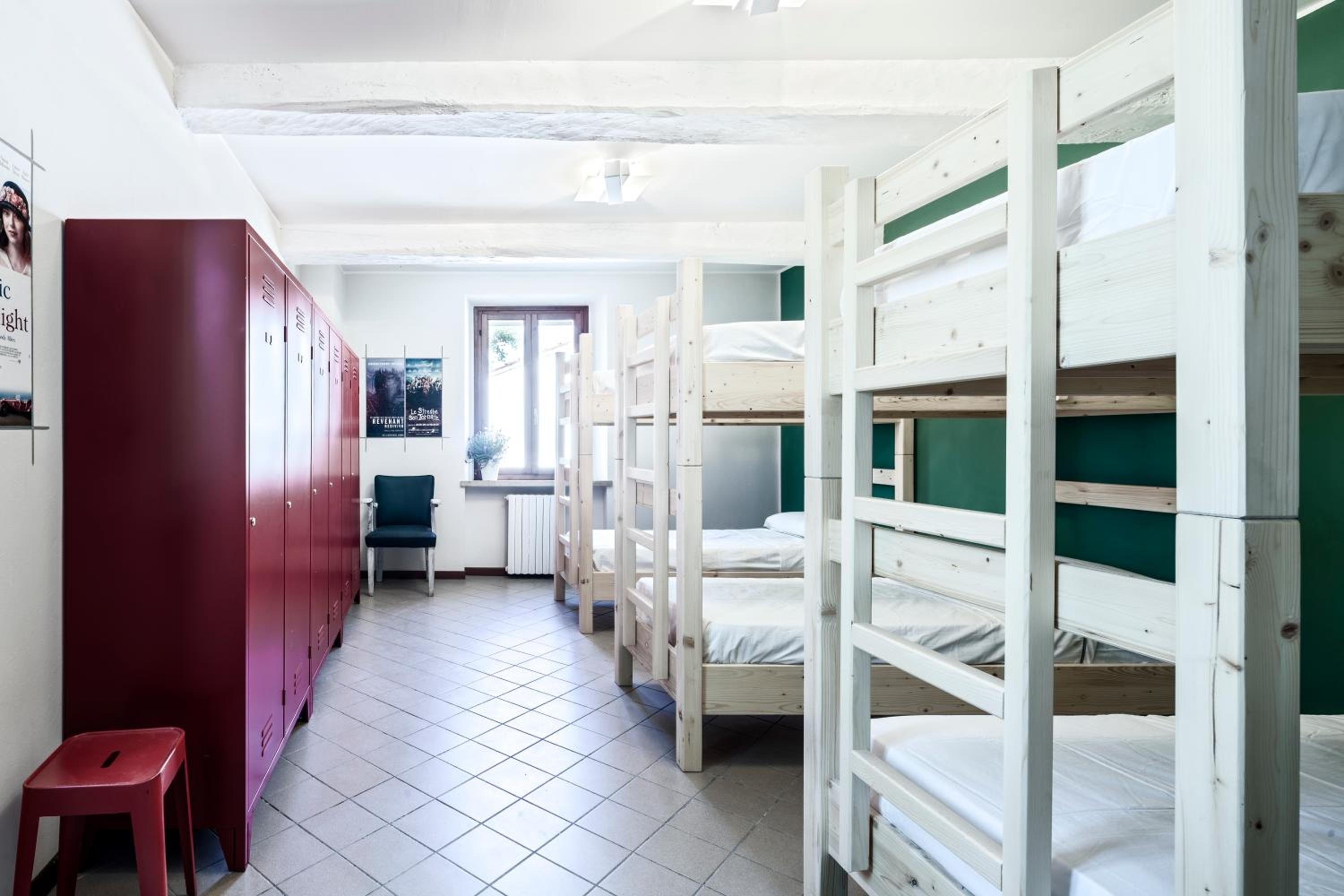 Large Double Room - Photo 5