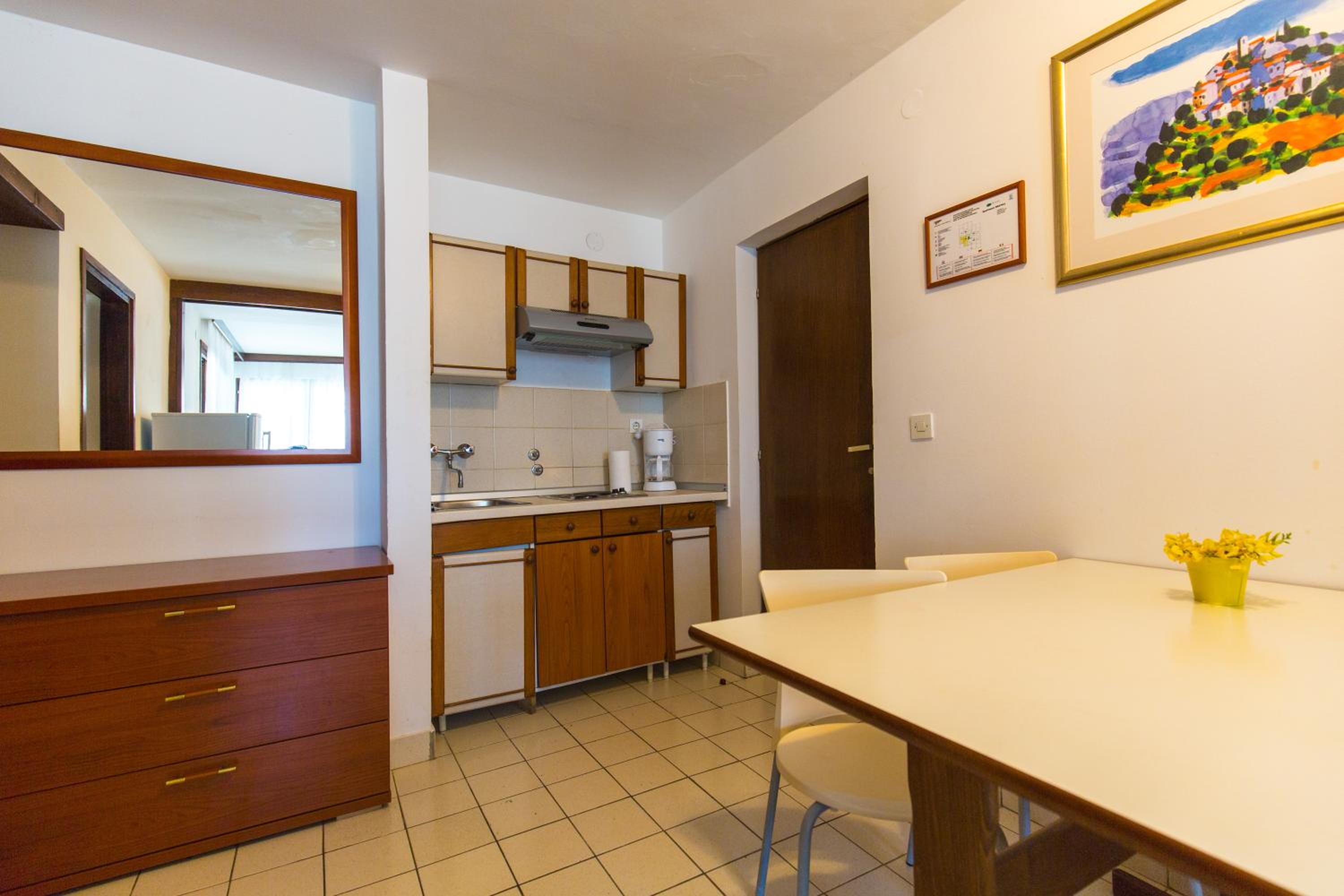 One-Bedroom Apartment with Park View (4 Adults) photo 3