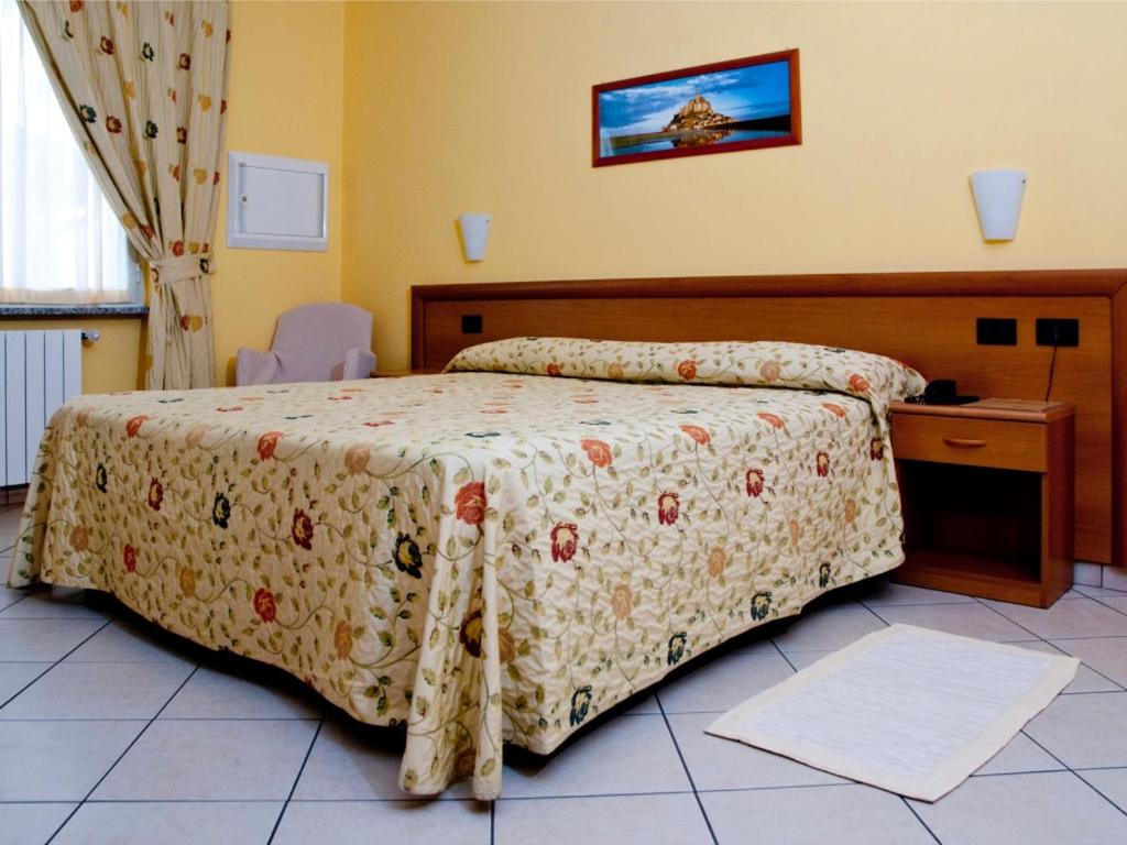 Double or Twin Room - Photo 1