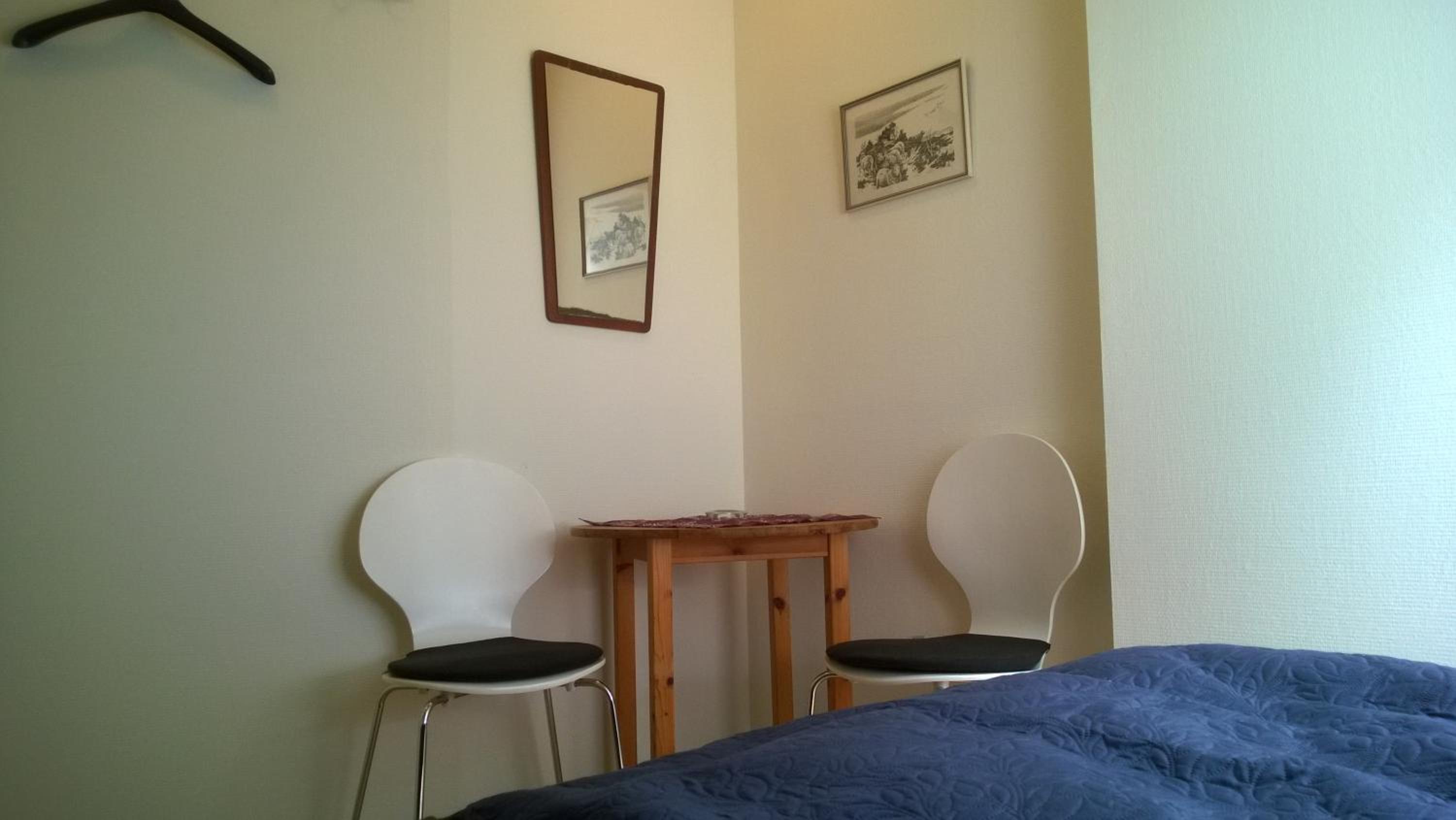 Single Room with Shared Shower and Toilet photo 3