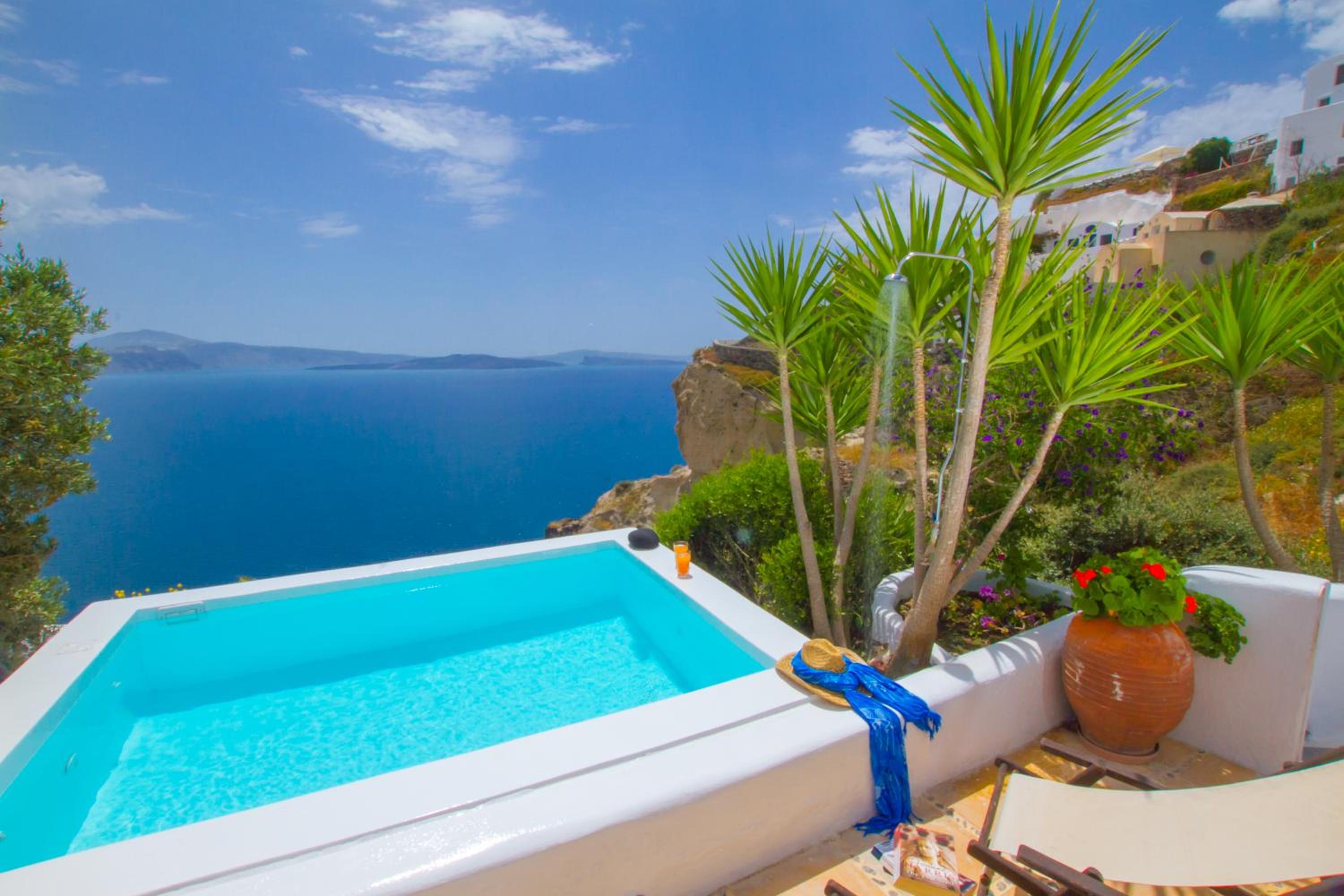 Senior Three Bedroom Villa with Outdoor Plunge Pool & Sea View - Photo 32