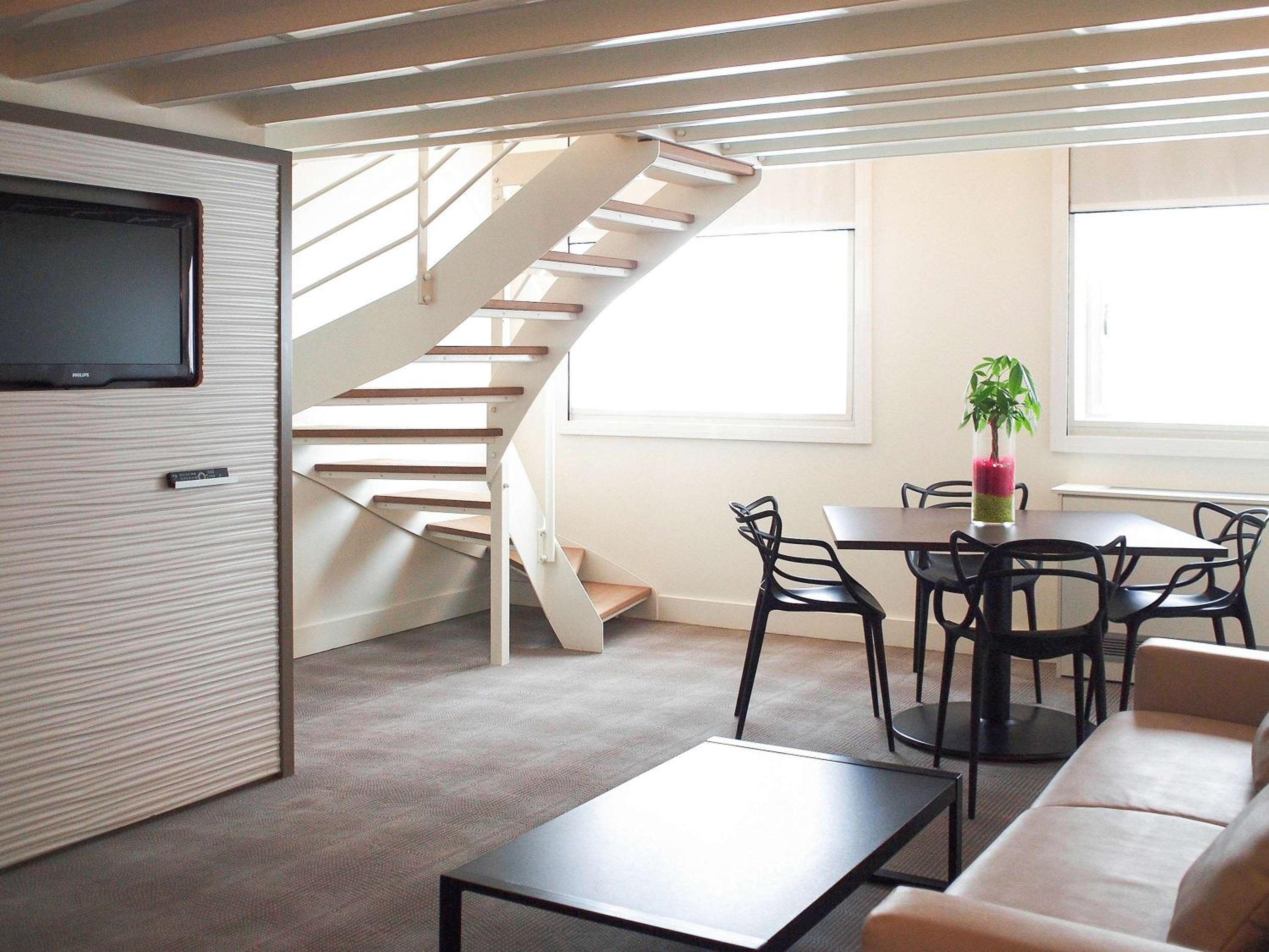 Duplex Suite with One Double Bed and Sofa - Photo 9