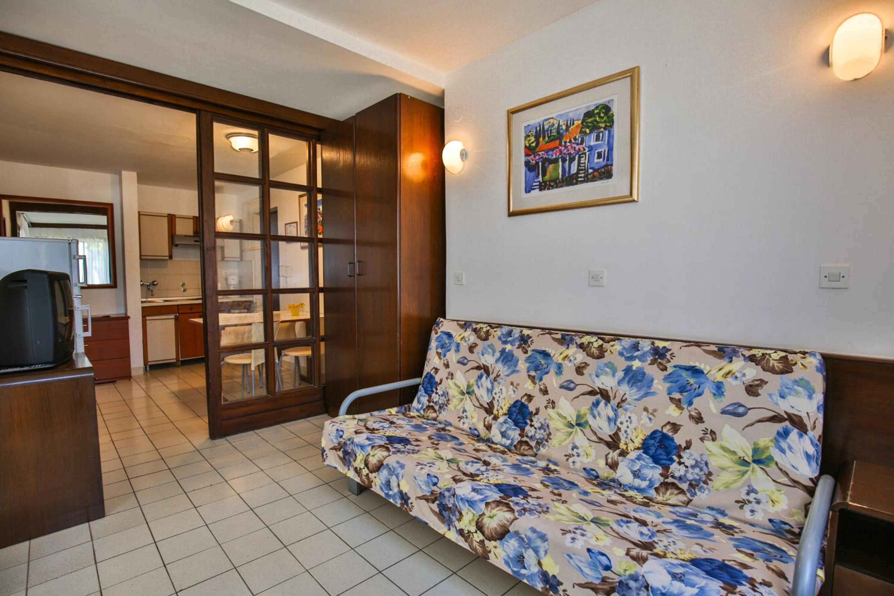Two-Bedroom Apartment with Park View (6 Adults) photo 1