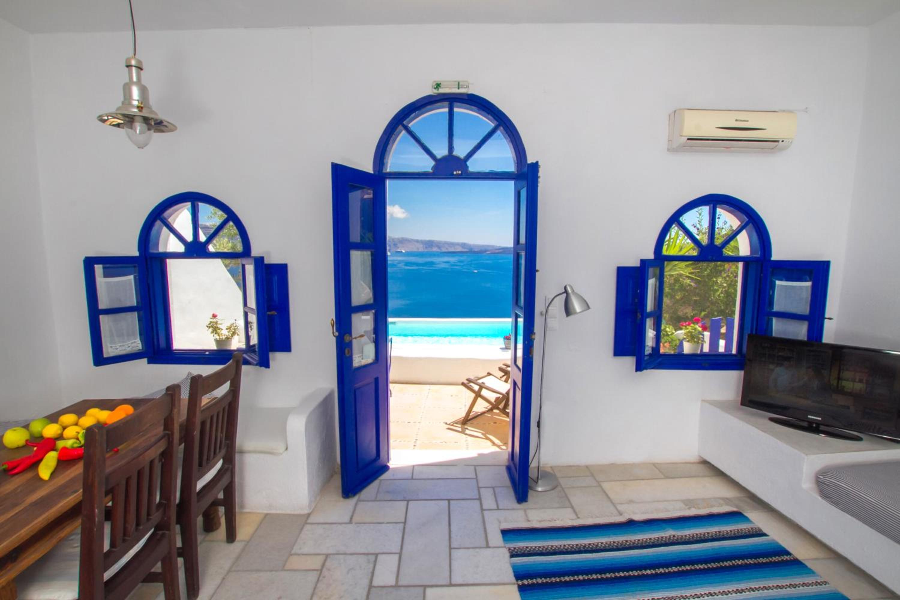 Senior Three Bedroom Villa with Outdoor Plunge Pool & Sea View - Photo 2