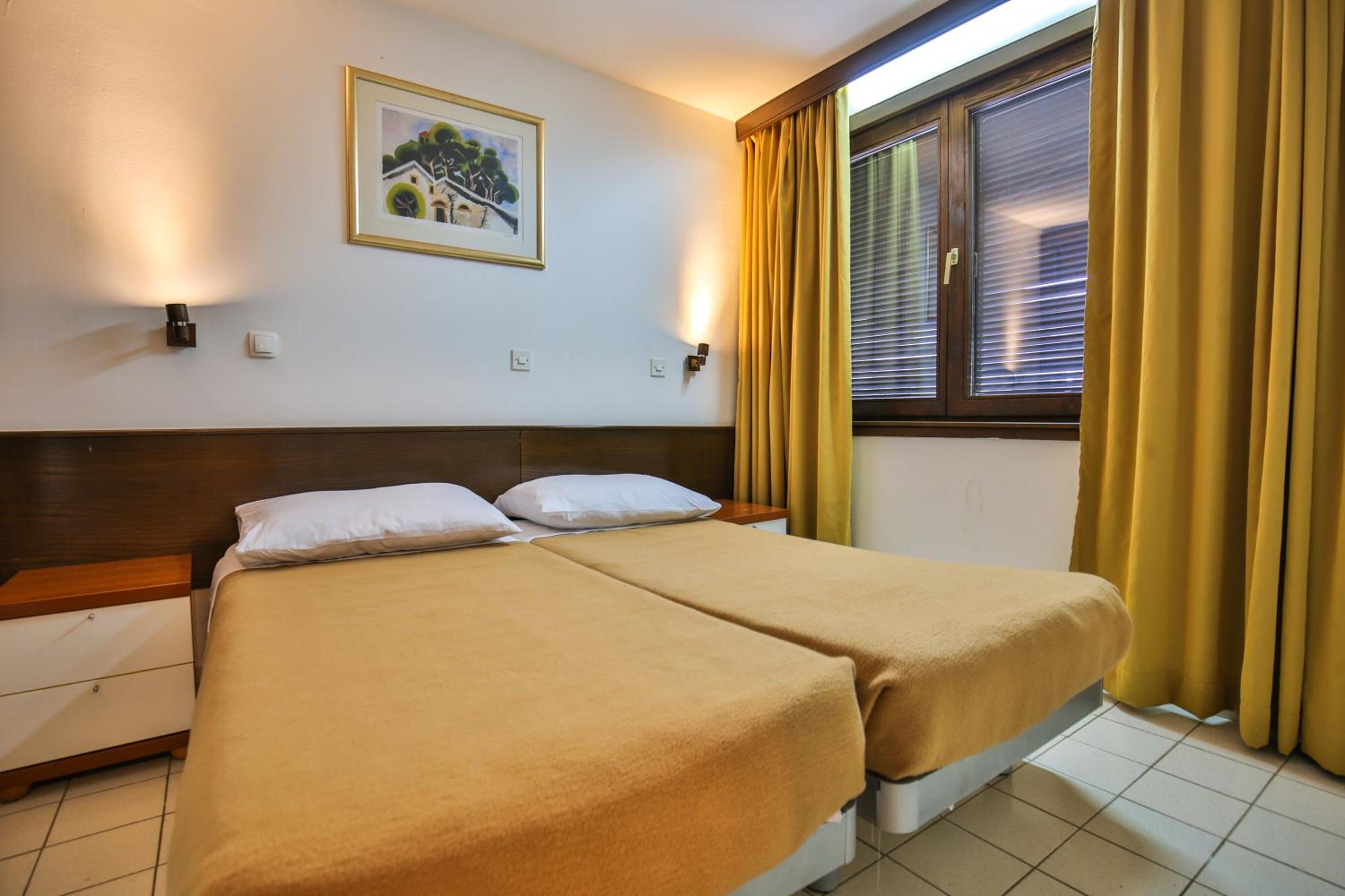 Two-Bedroom Apartment with Park View (6 Adults) photo 2