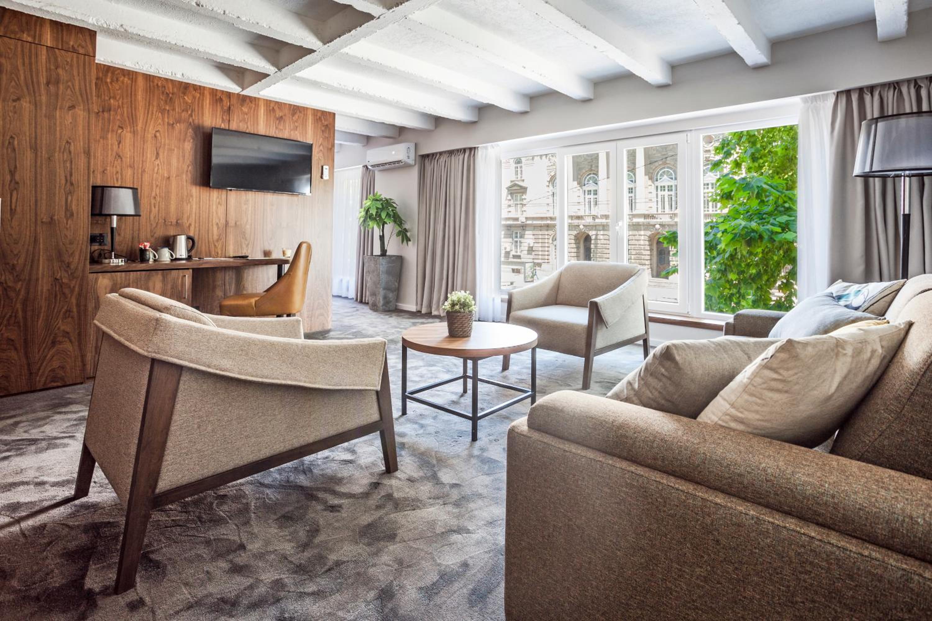 Executive Suite photo 1
