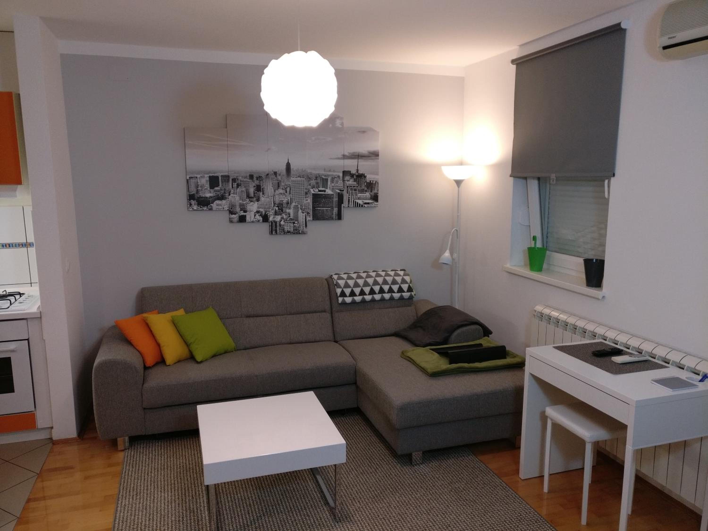 Apartment with Balcony - Photo 5