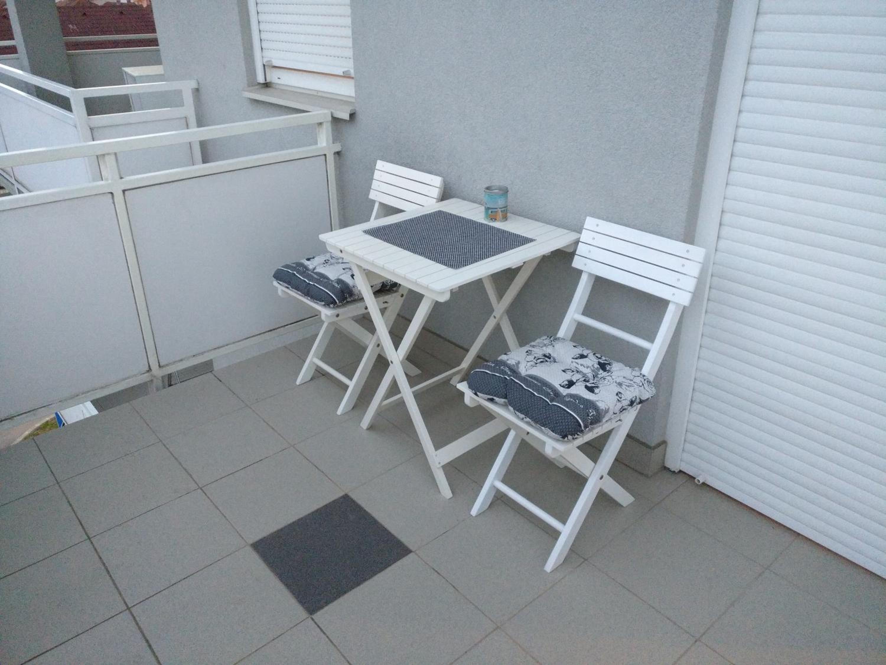 Apartment with Balcony - Photo 24