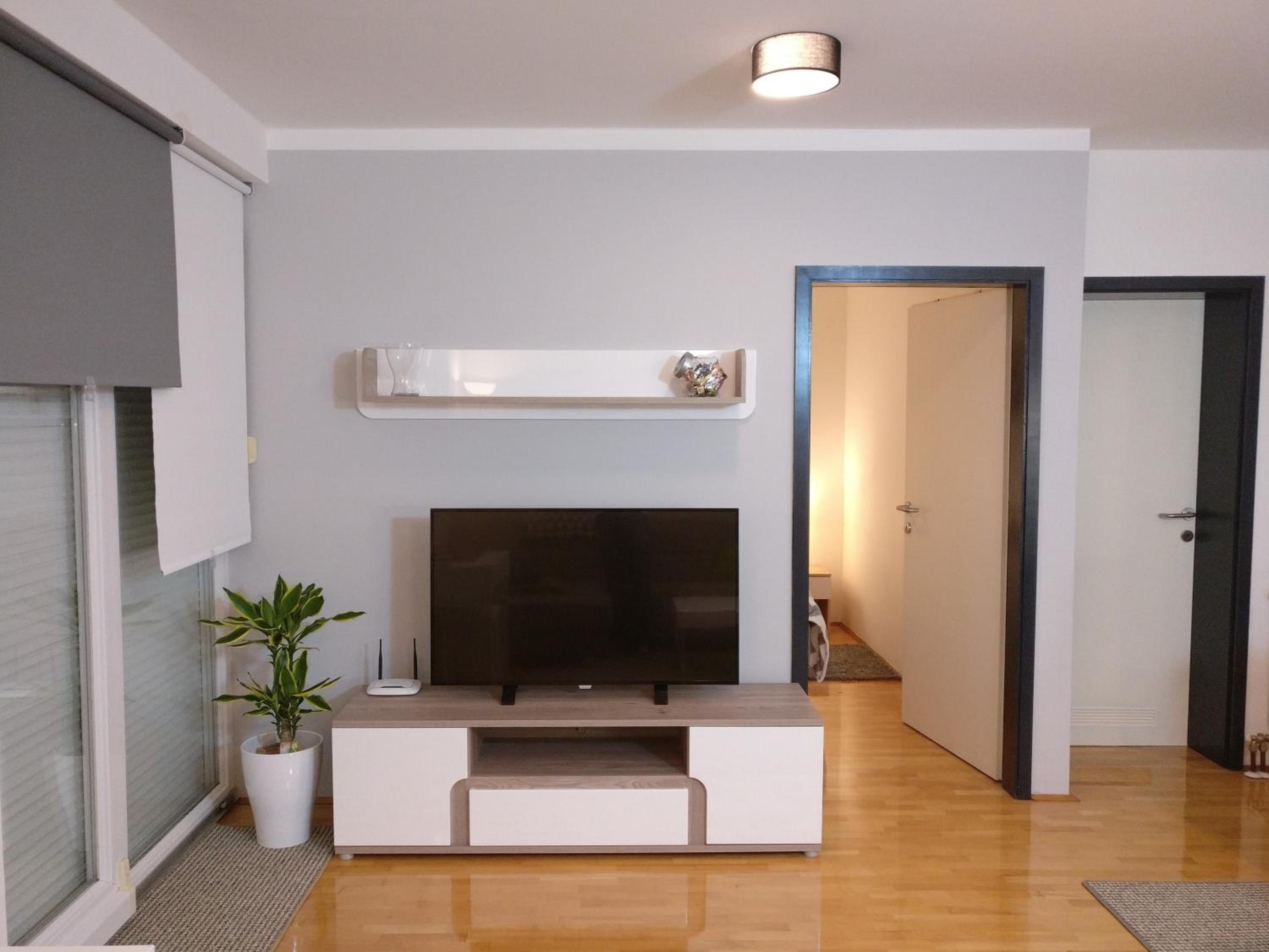 Apartment with Balcony - Photo 2