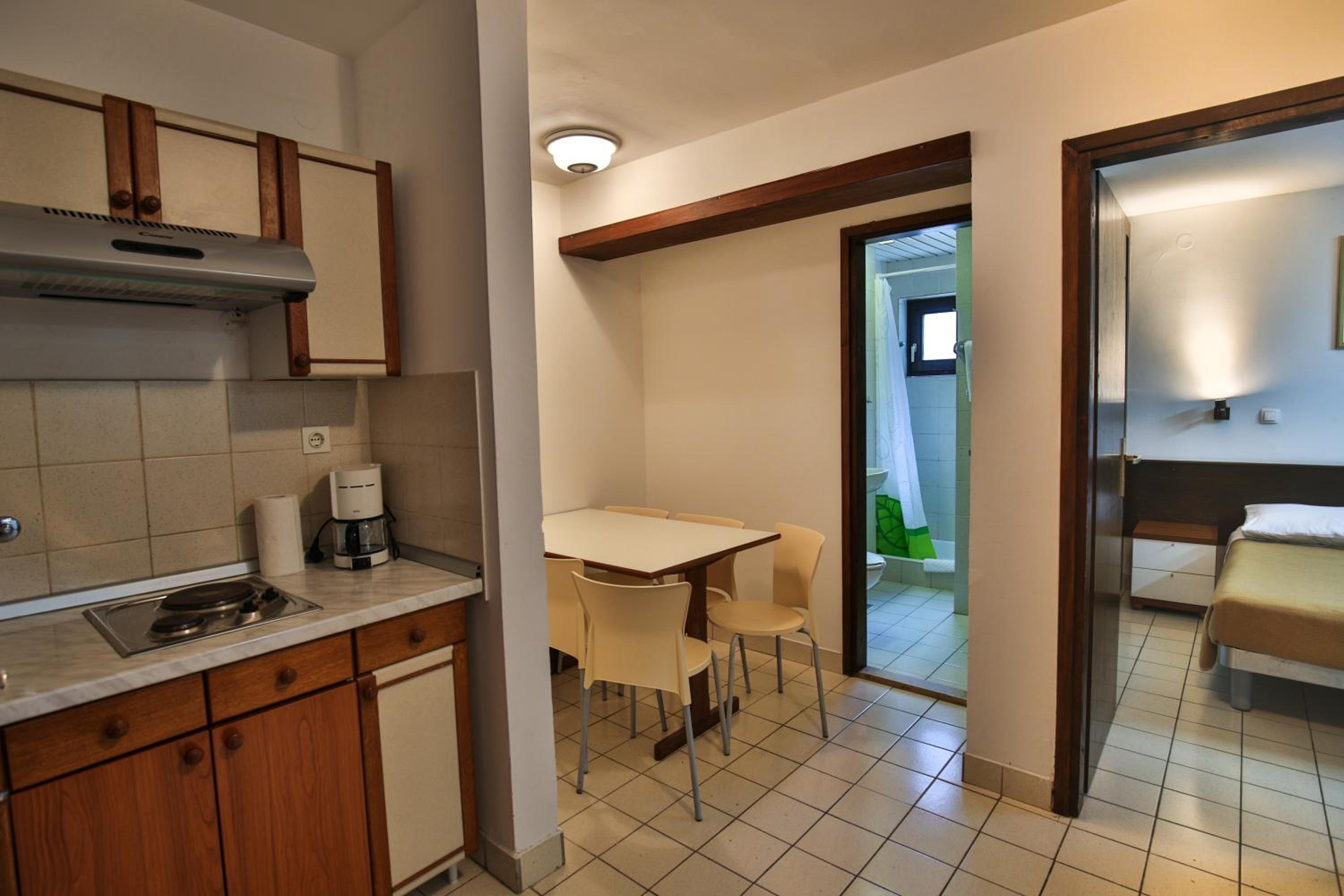 Two-Bedroom Apartment with Park View (6 Adults) photo 3