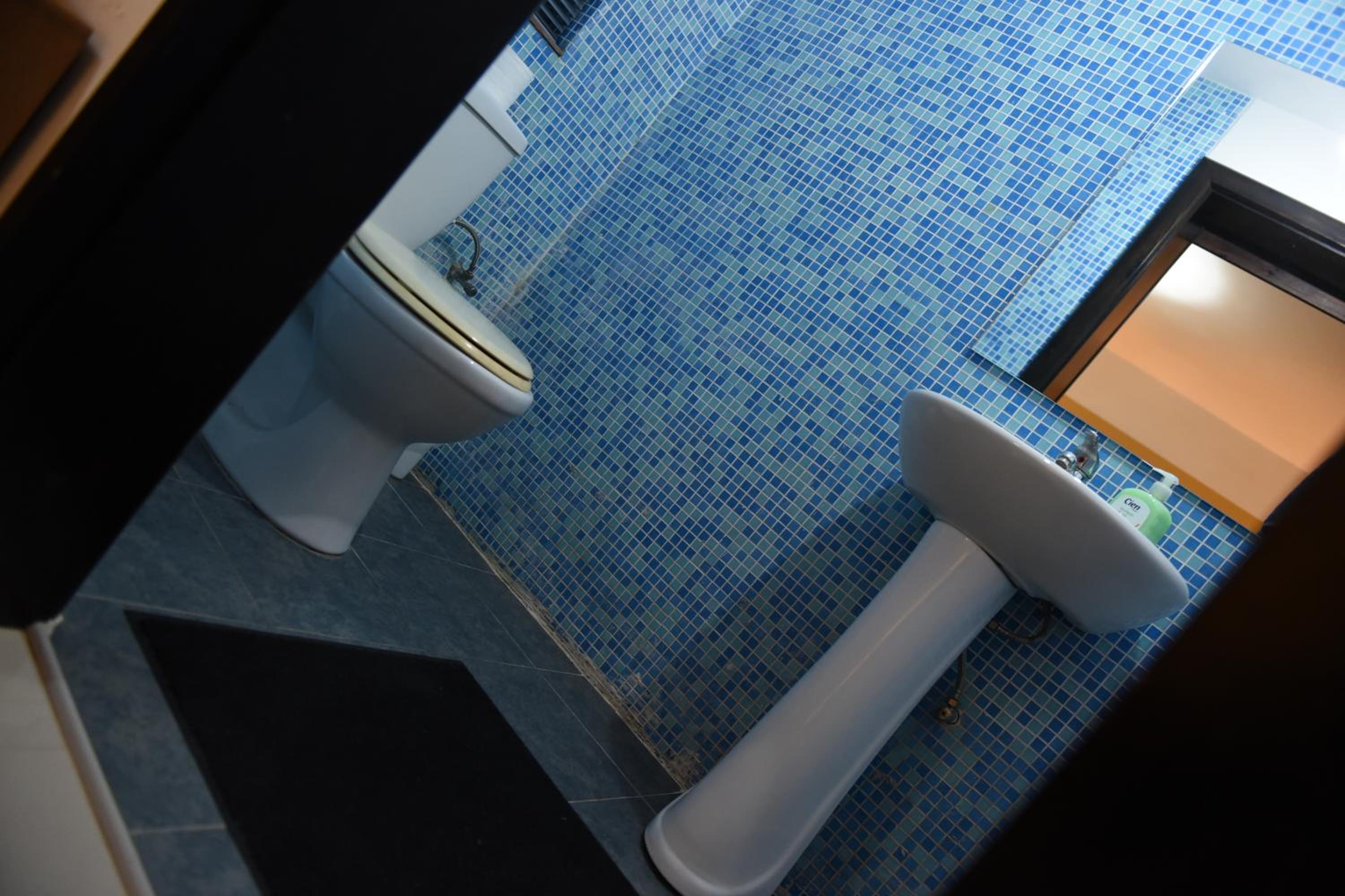 Queen Room With Private Bathroom photo 3