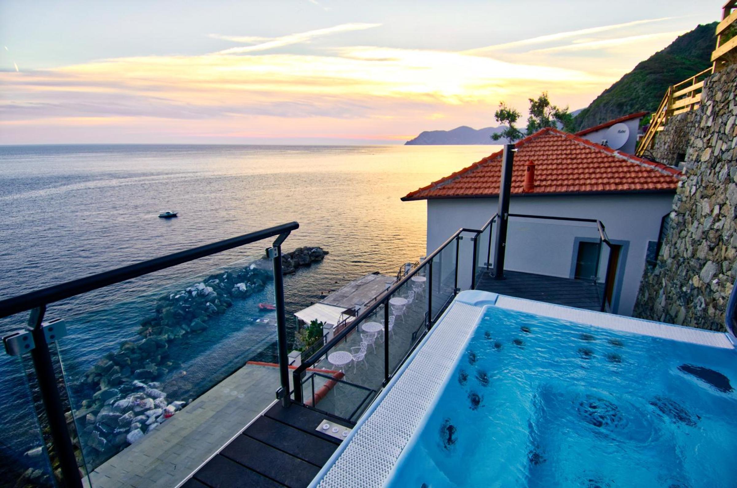 Deluxe Double room with Balcony and Jacuzzi sea view photo 1