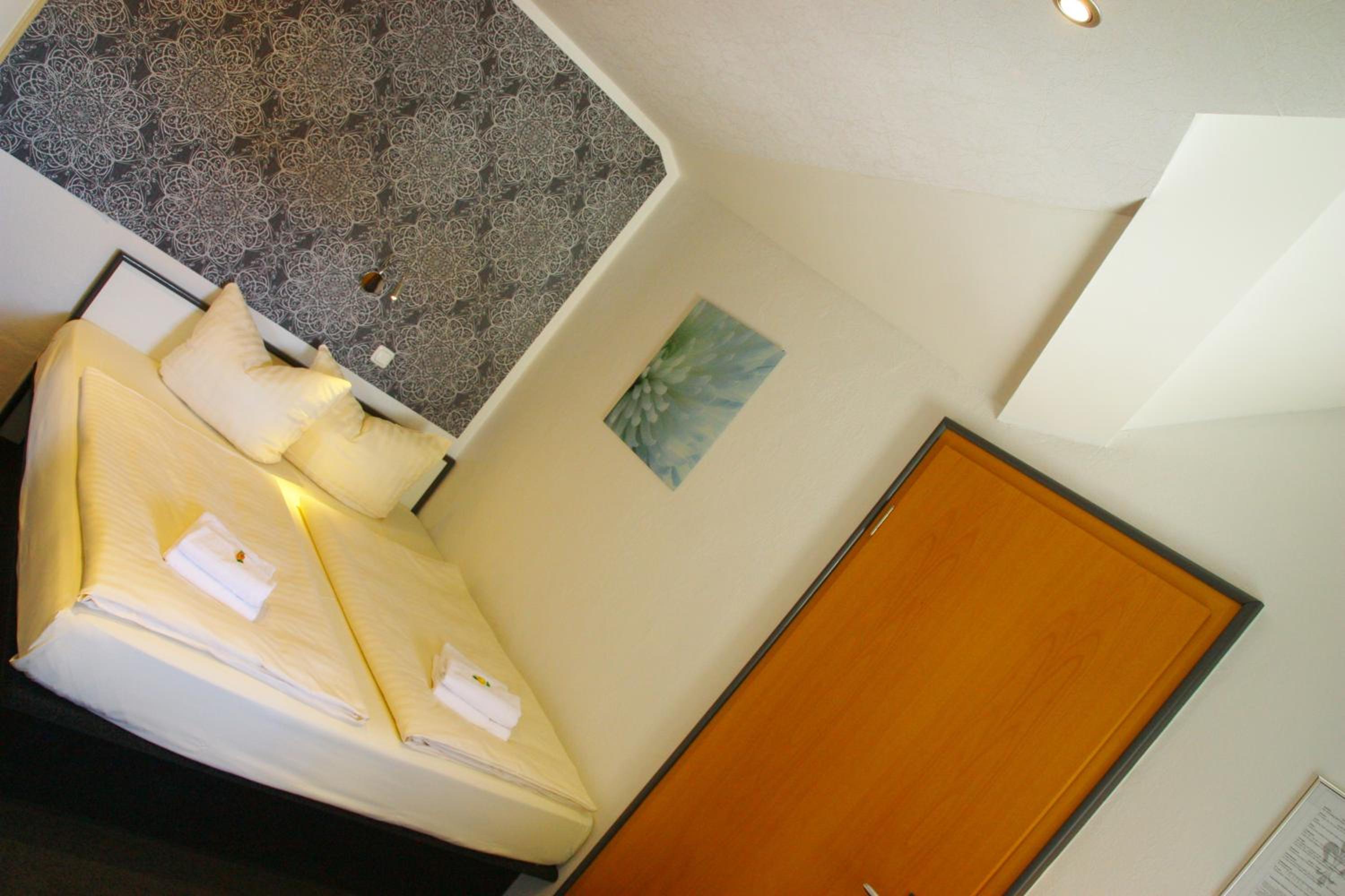 Double Room - Photo 8