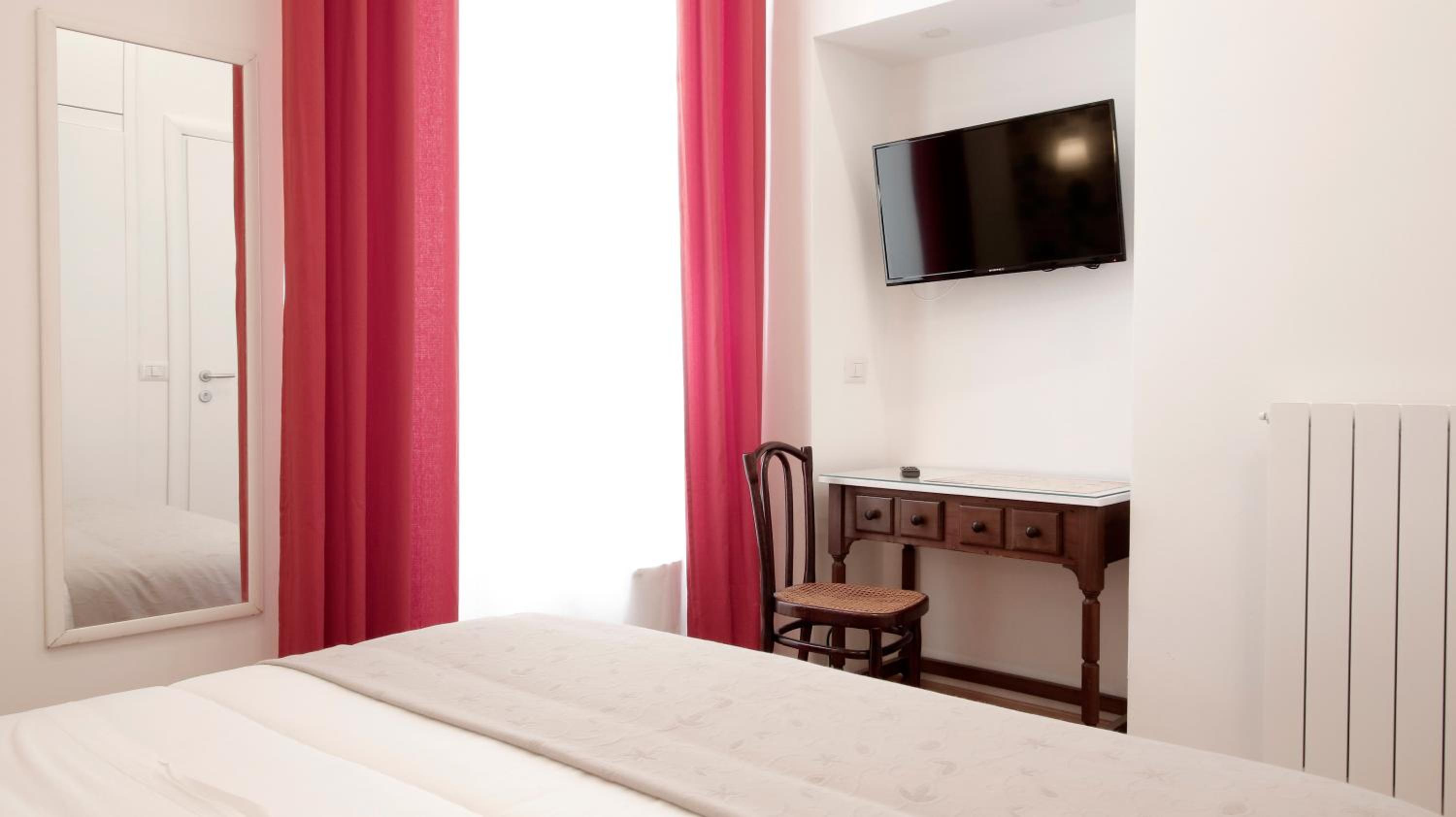 Small Double Room photo 2