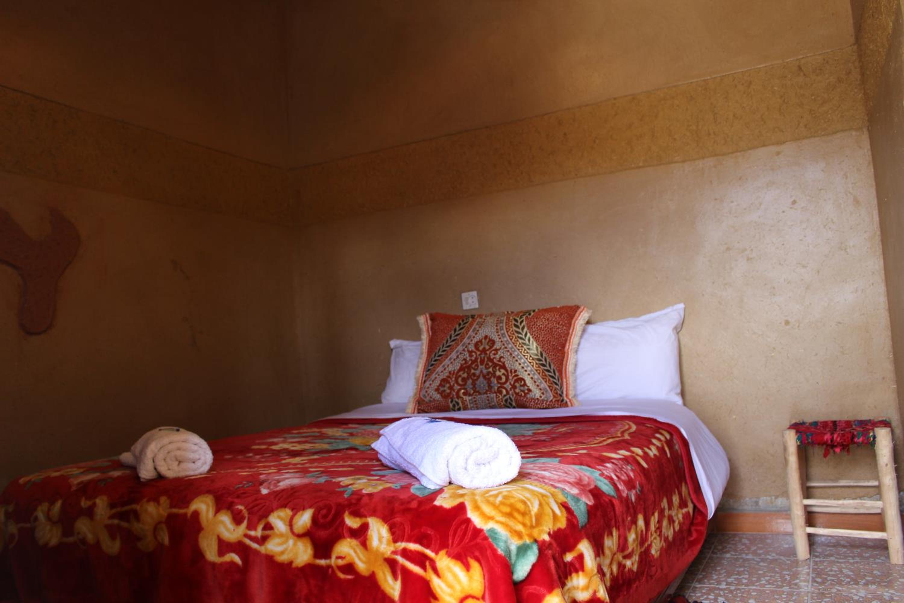 Double Room with Private Bathroom - Photo 11