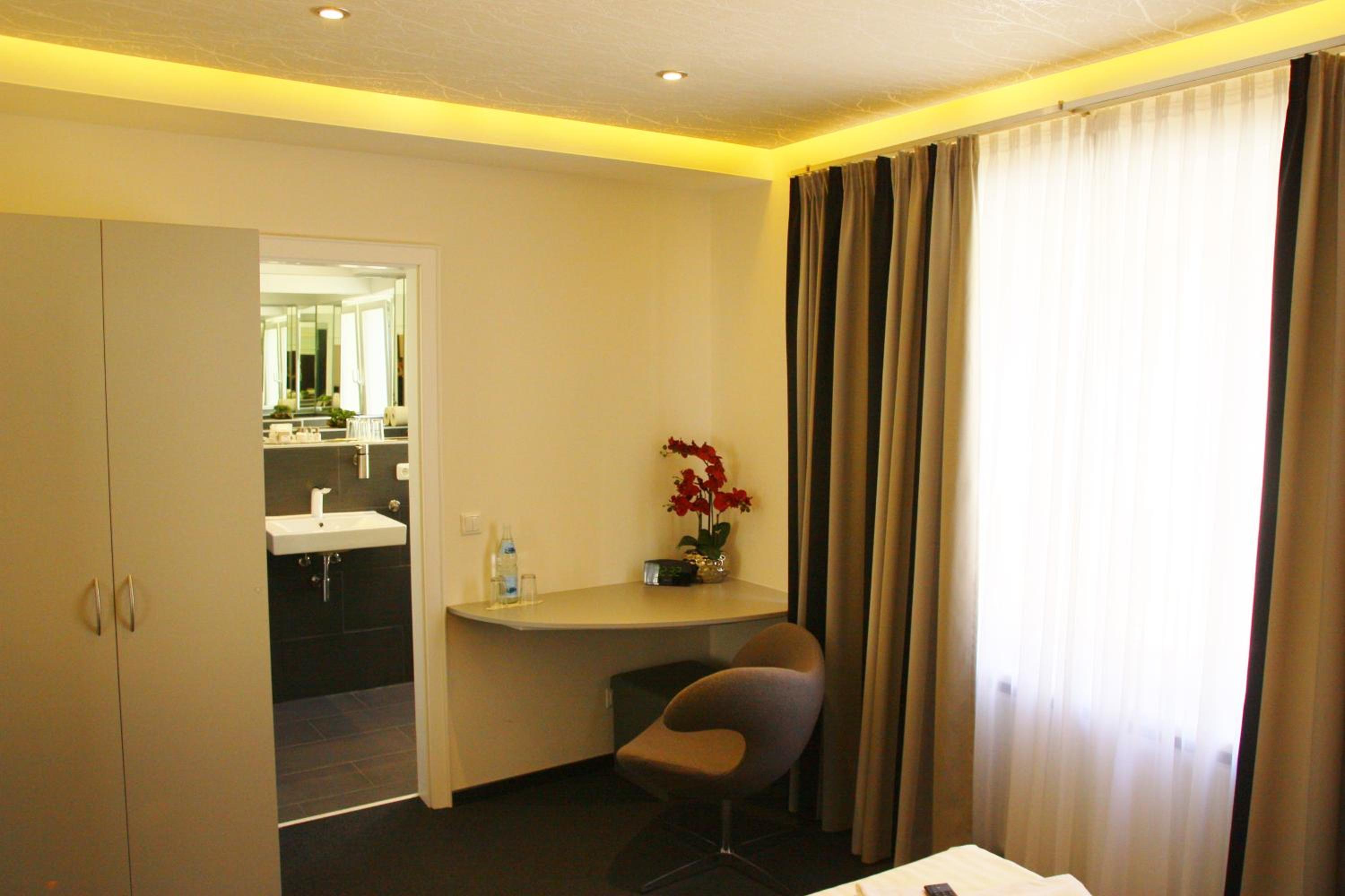 Executive Double Room - Photo 13