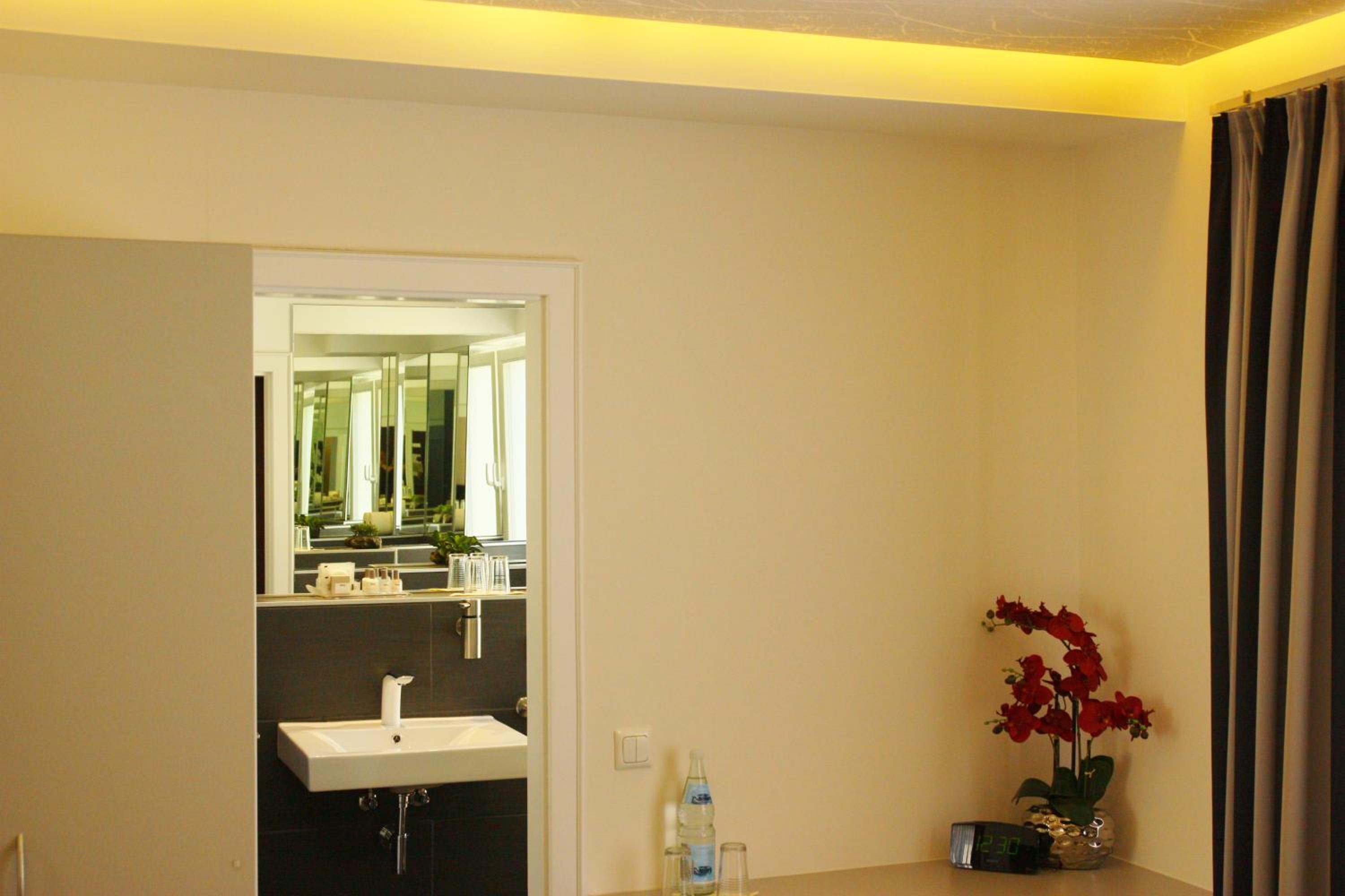 Executive Double Room - Photo 15