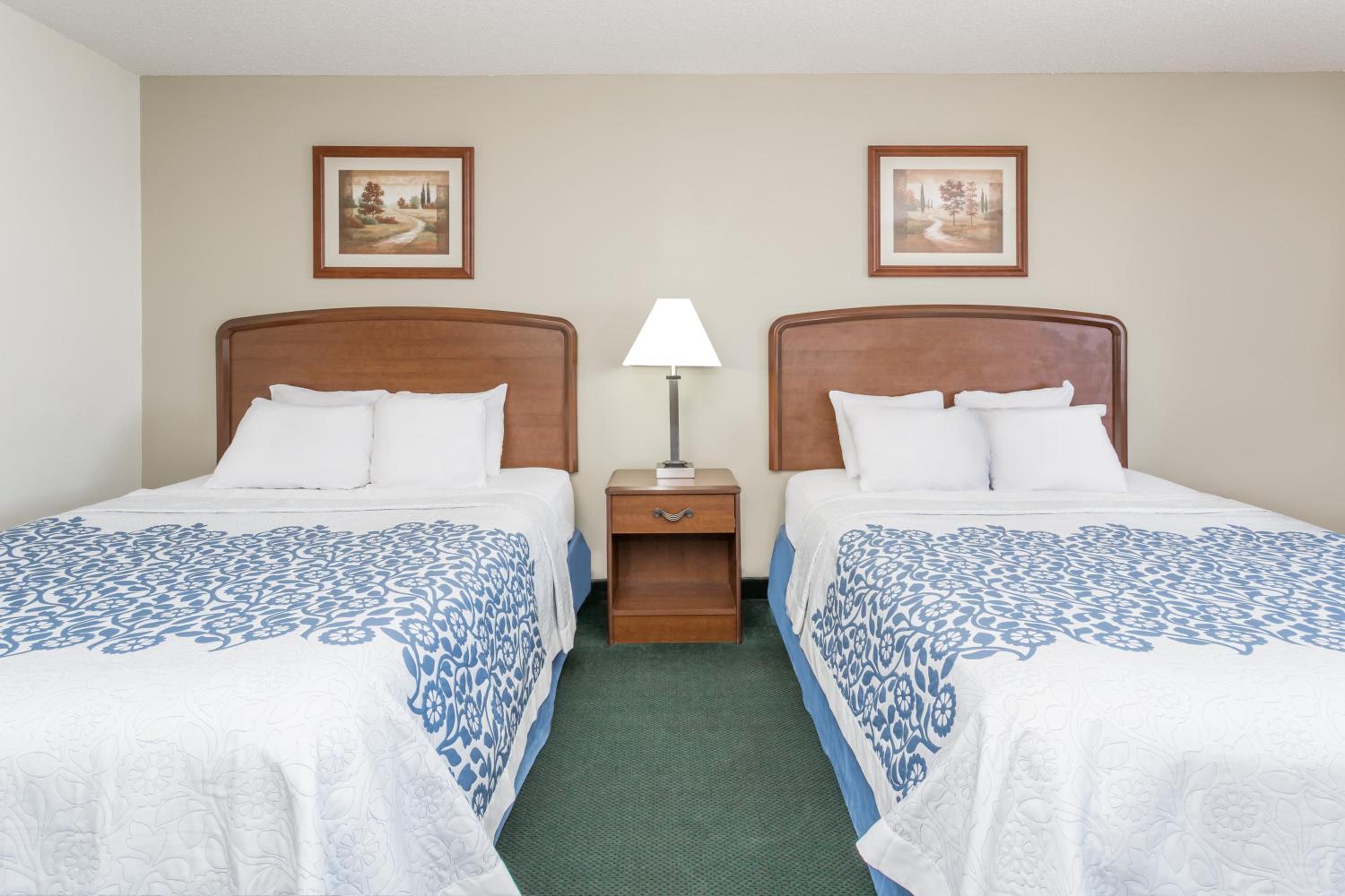 Queen Room with Two Queen Beds - Non-Smoking photo 1