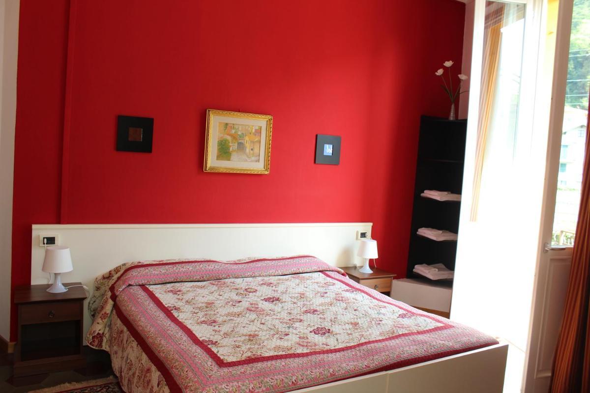 Economy Triple Room with Shared Bathroom photo 3