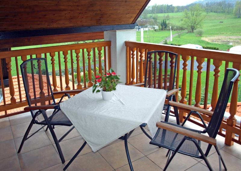 Apartment with Balcony (3 Adults) - Photo 4