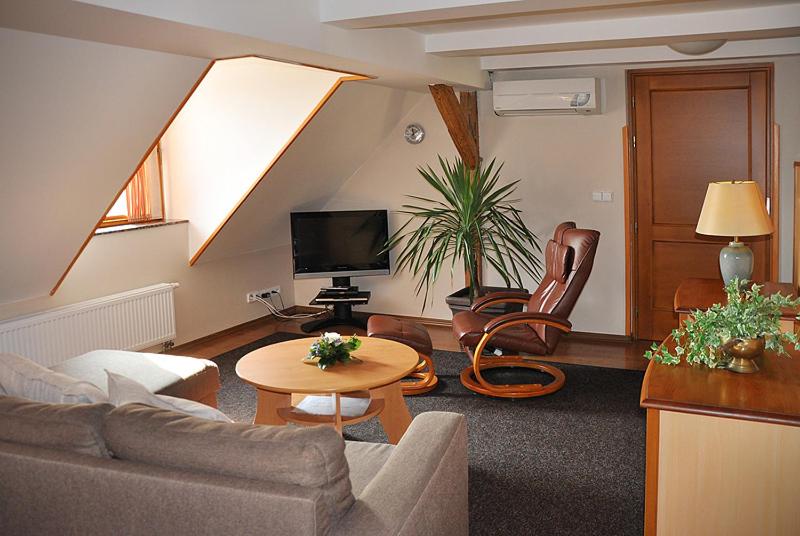 Apartment with Balcony (3 Adults) - Photo 11