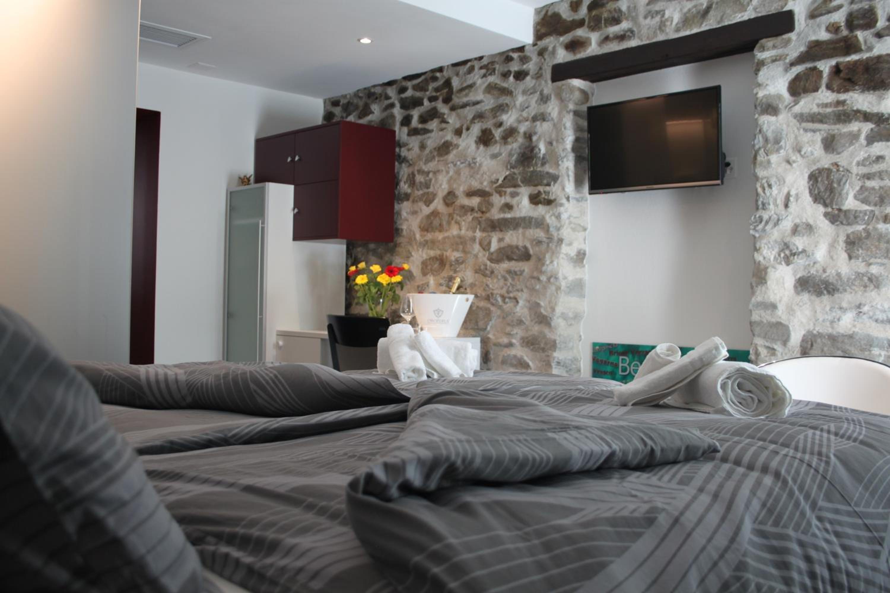 Double Room with Private Bathroom photo 1