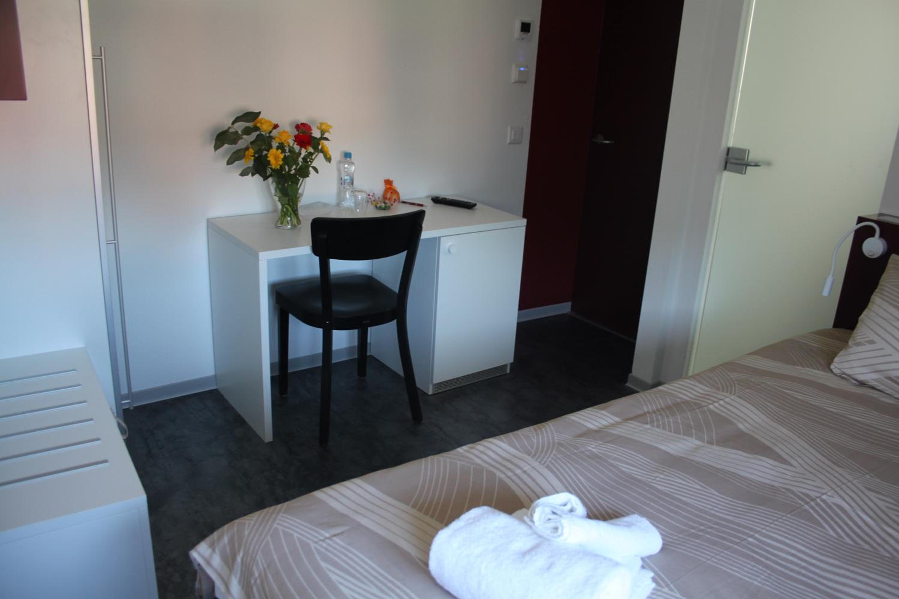 Single Room with Private Bathroom photo 3
