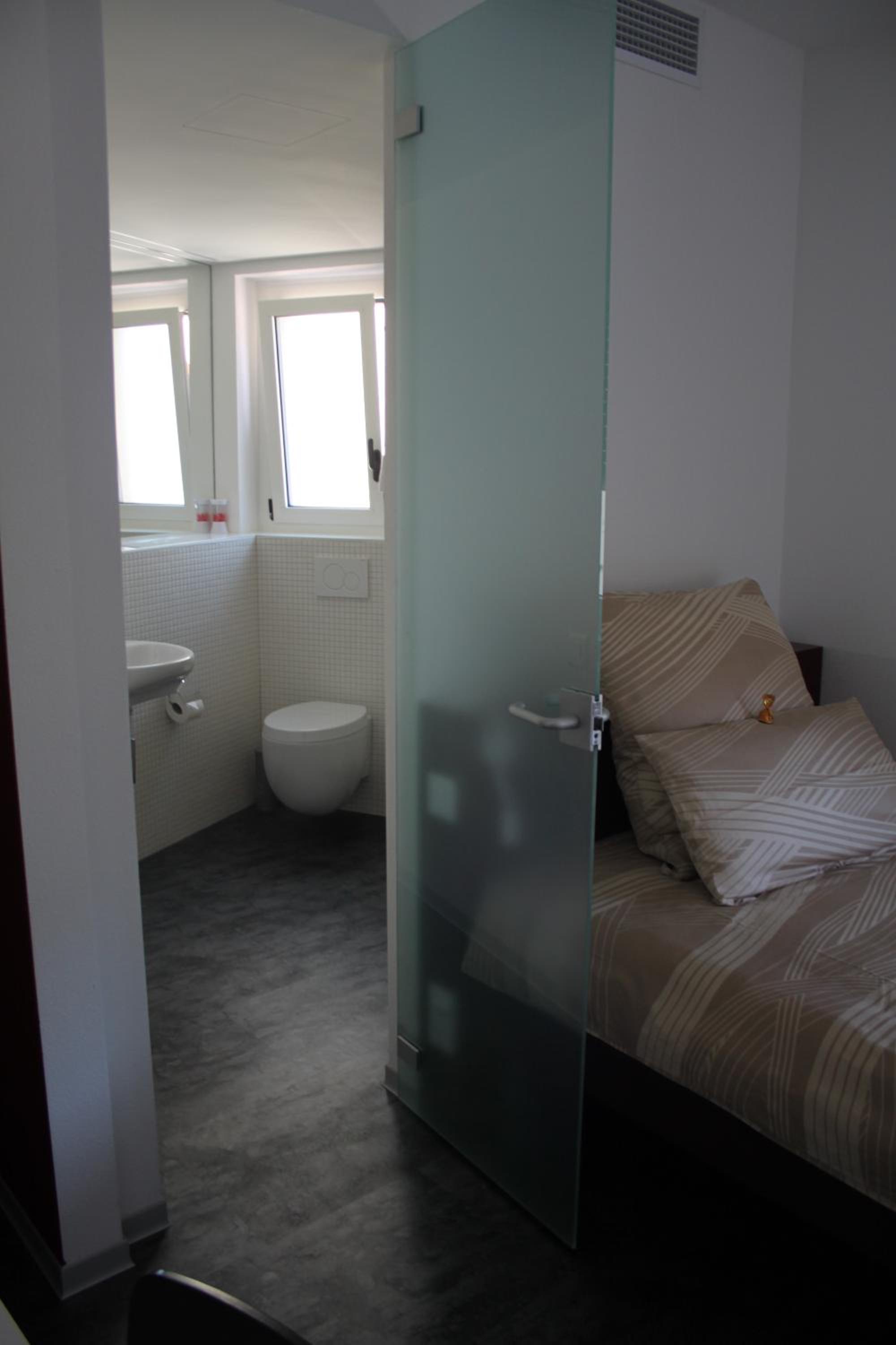 Single Room with Private Bathroom photo 1