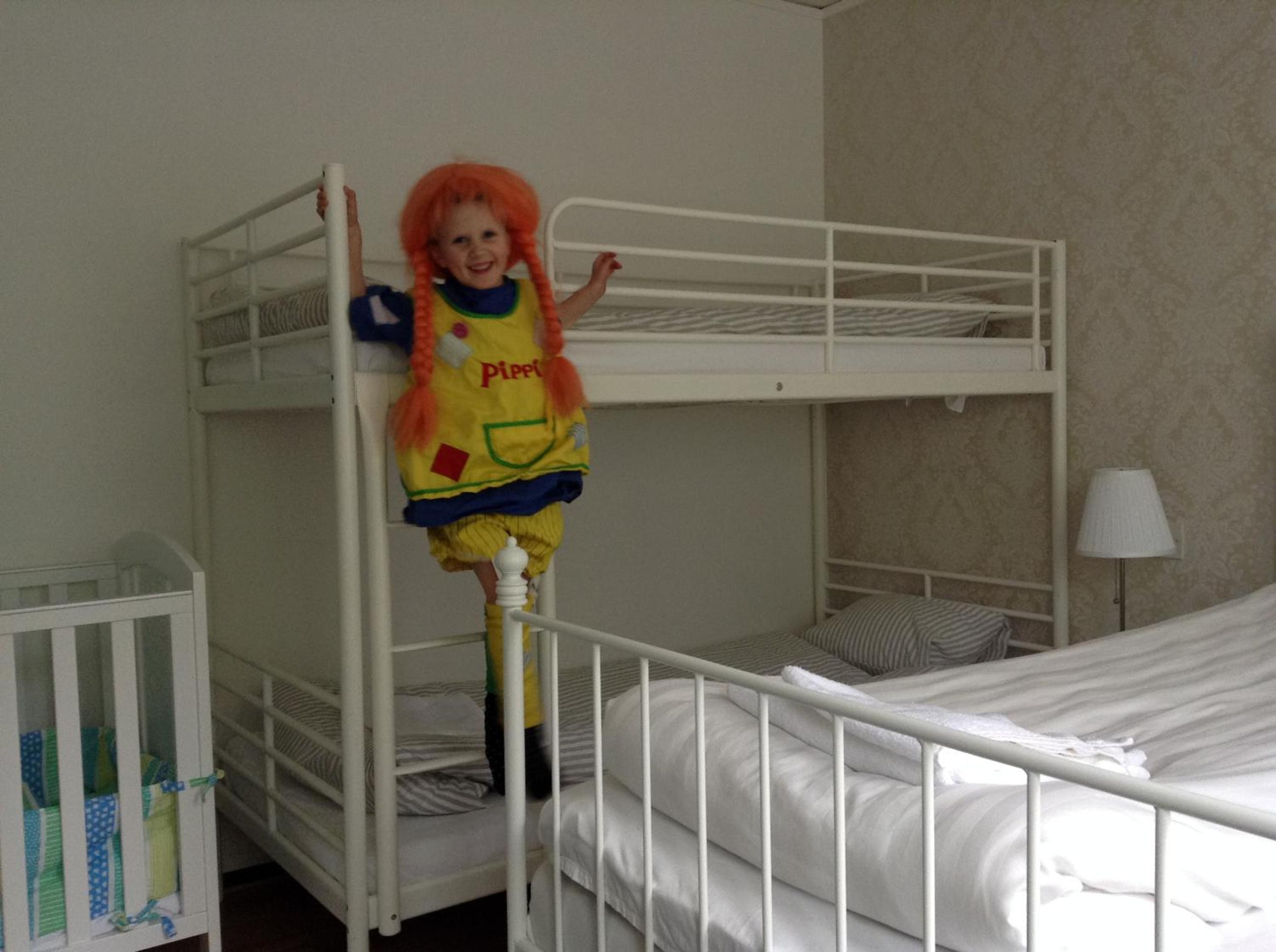 Family Room with Cot - Photo 2