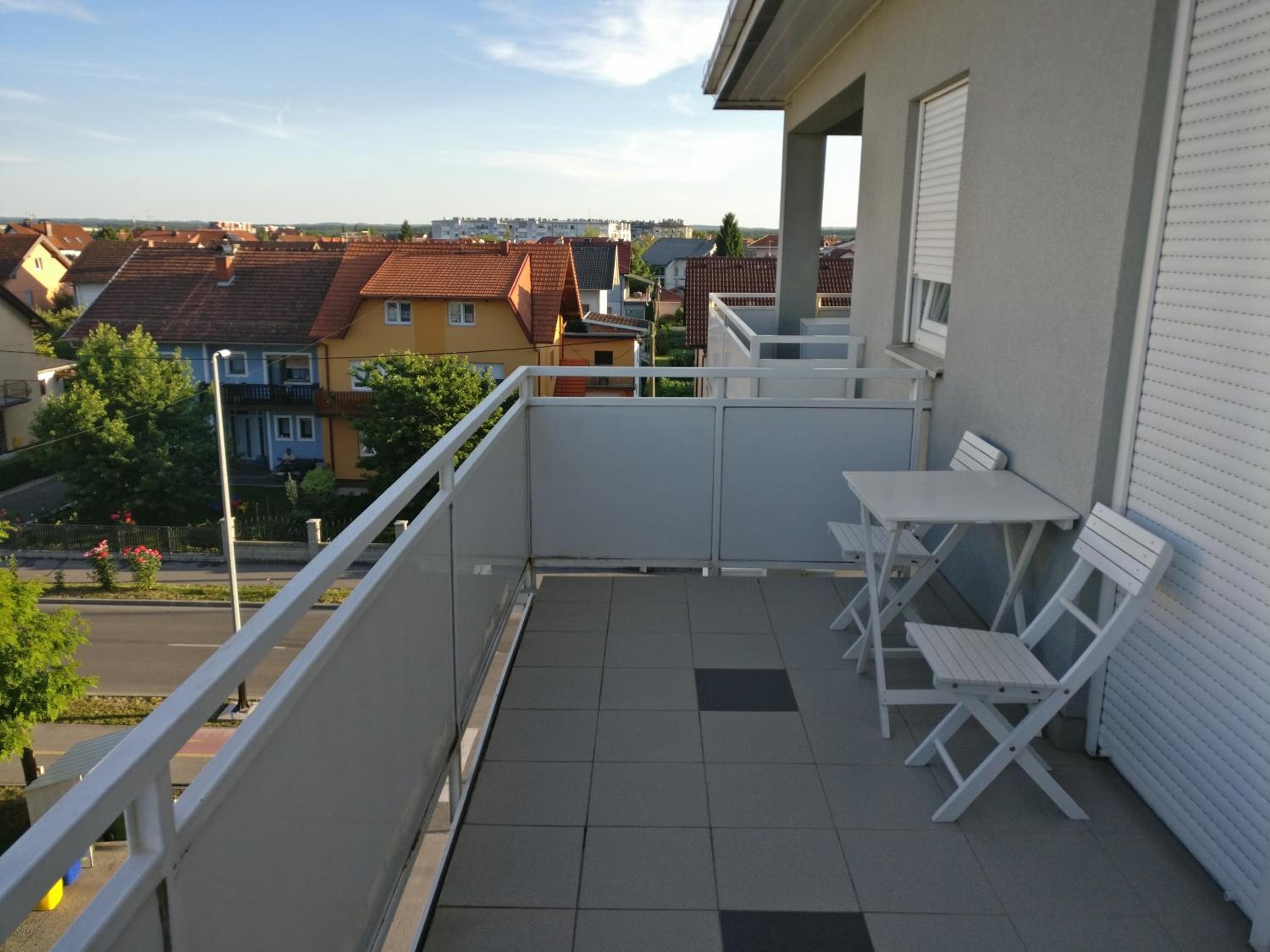 Apartment with Balcony - Photo 7