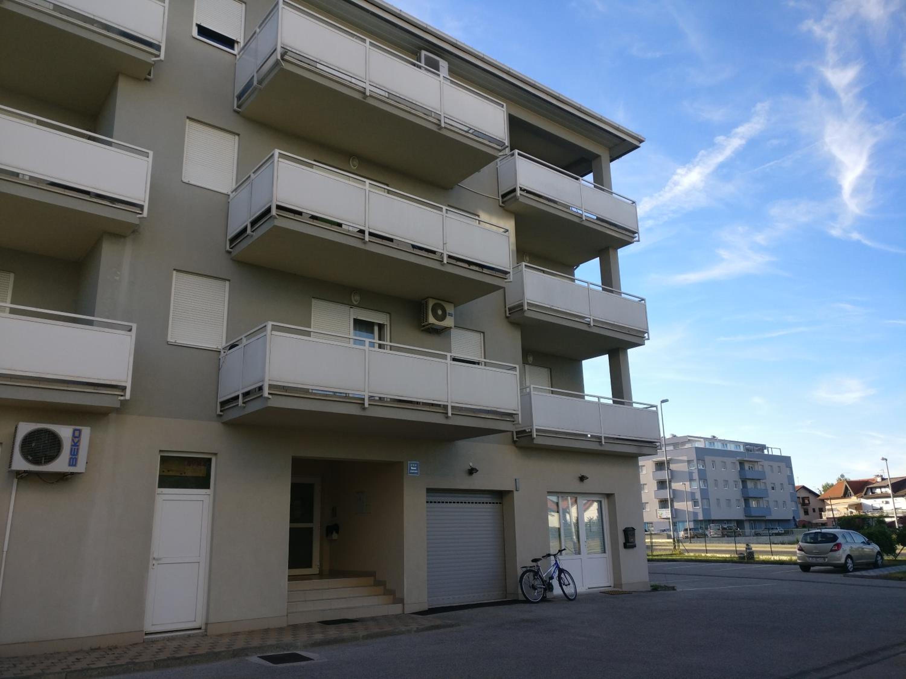 Apartment with Balcony - Photo 9