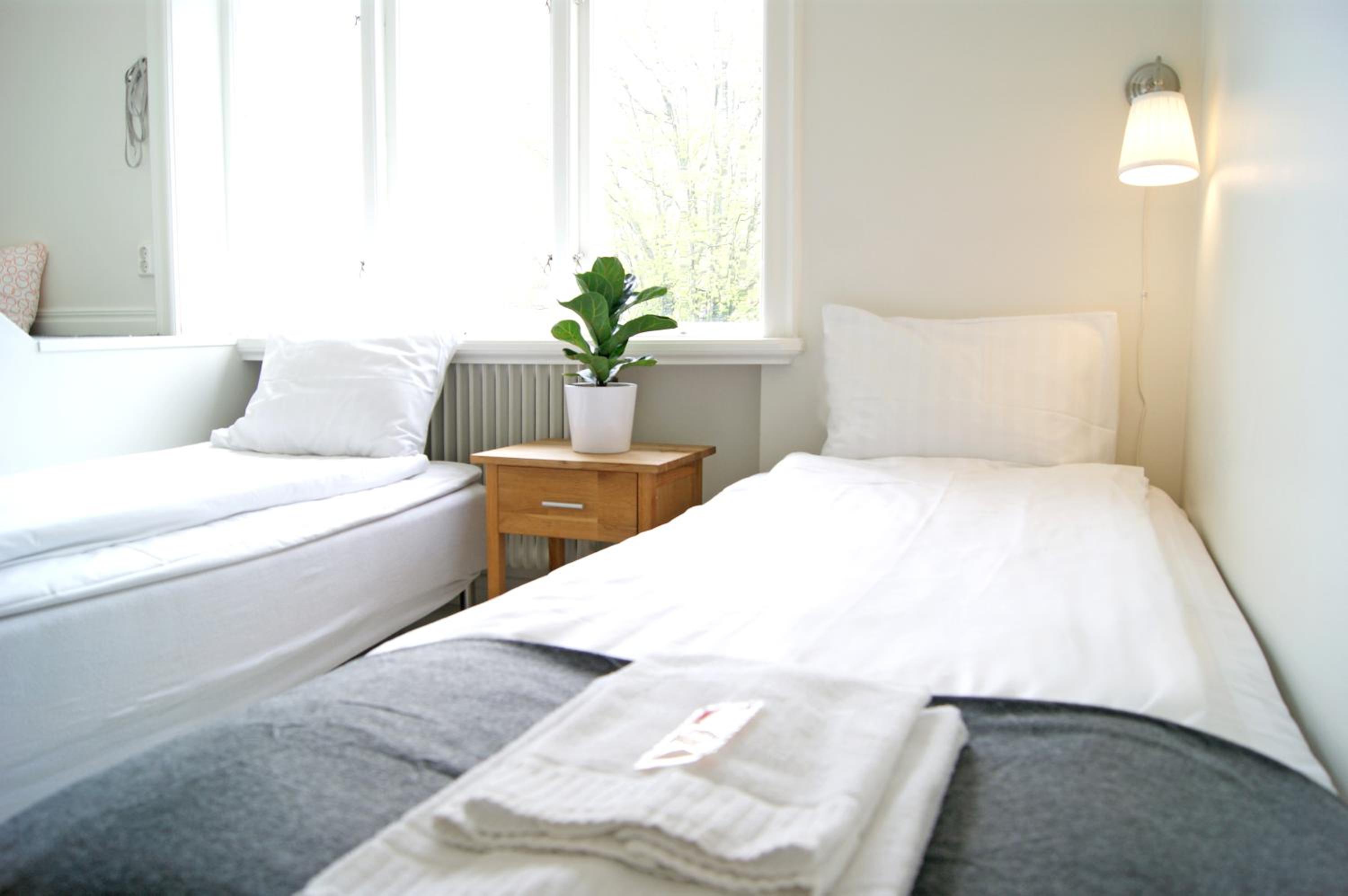 Small Double Room with Shared Bathroom photo 1