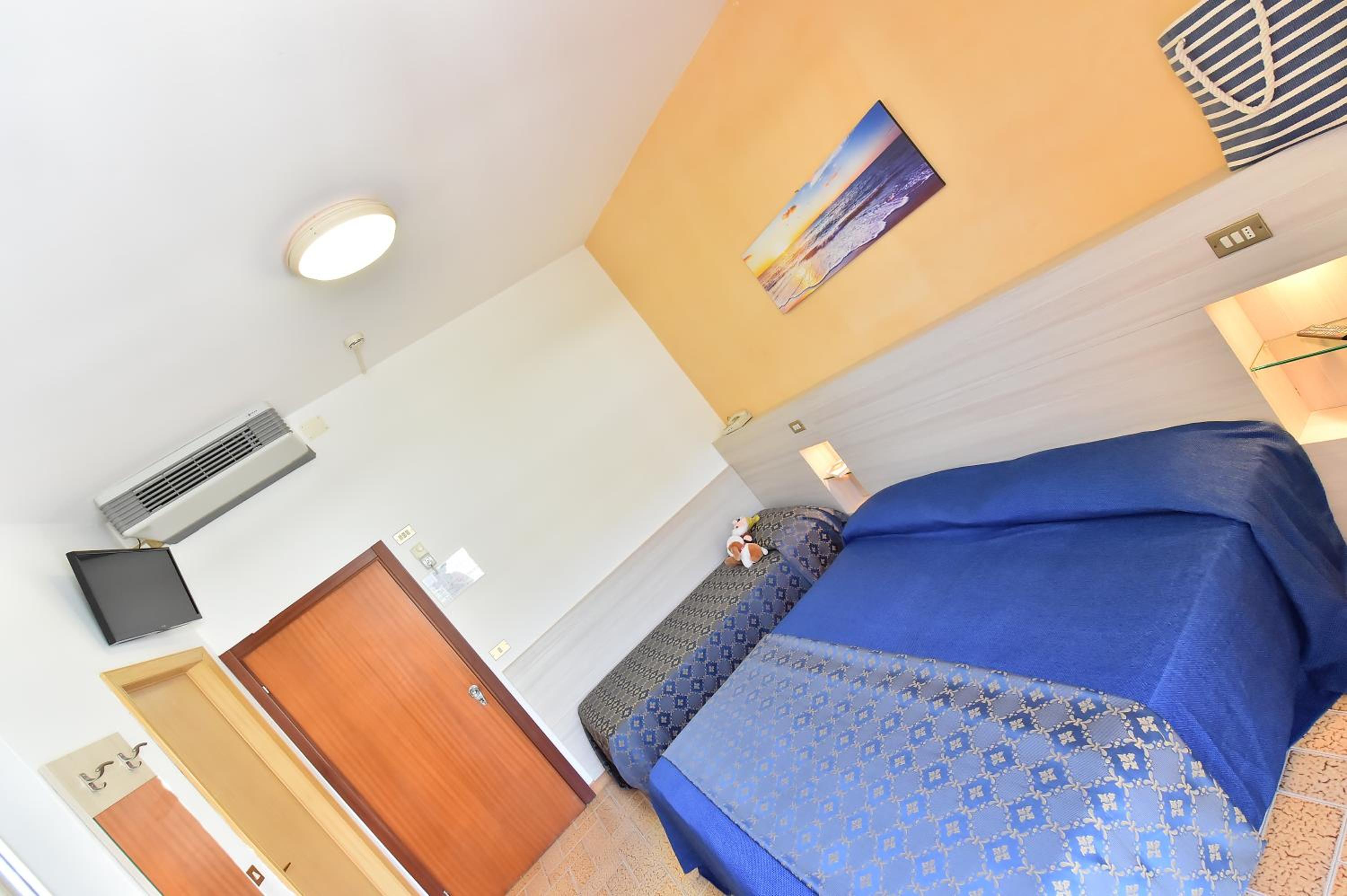 Standard Quadruple Room - Photo 4